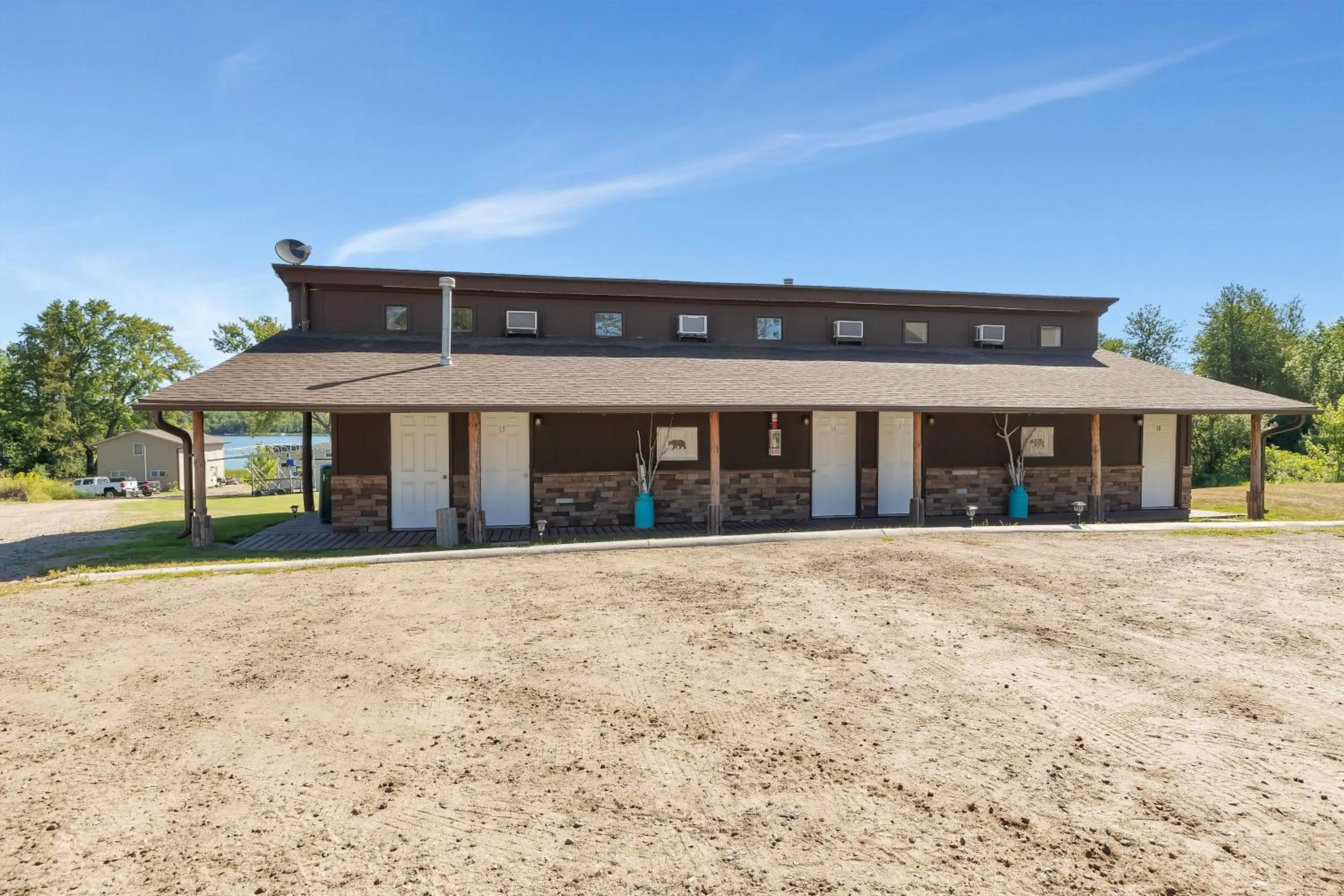 Property building in Blue Moon Resort & Motel