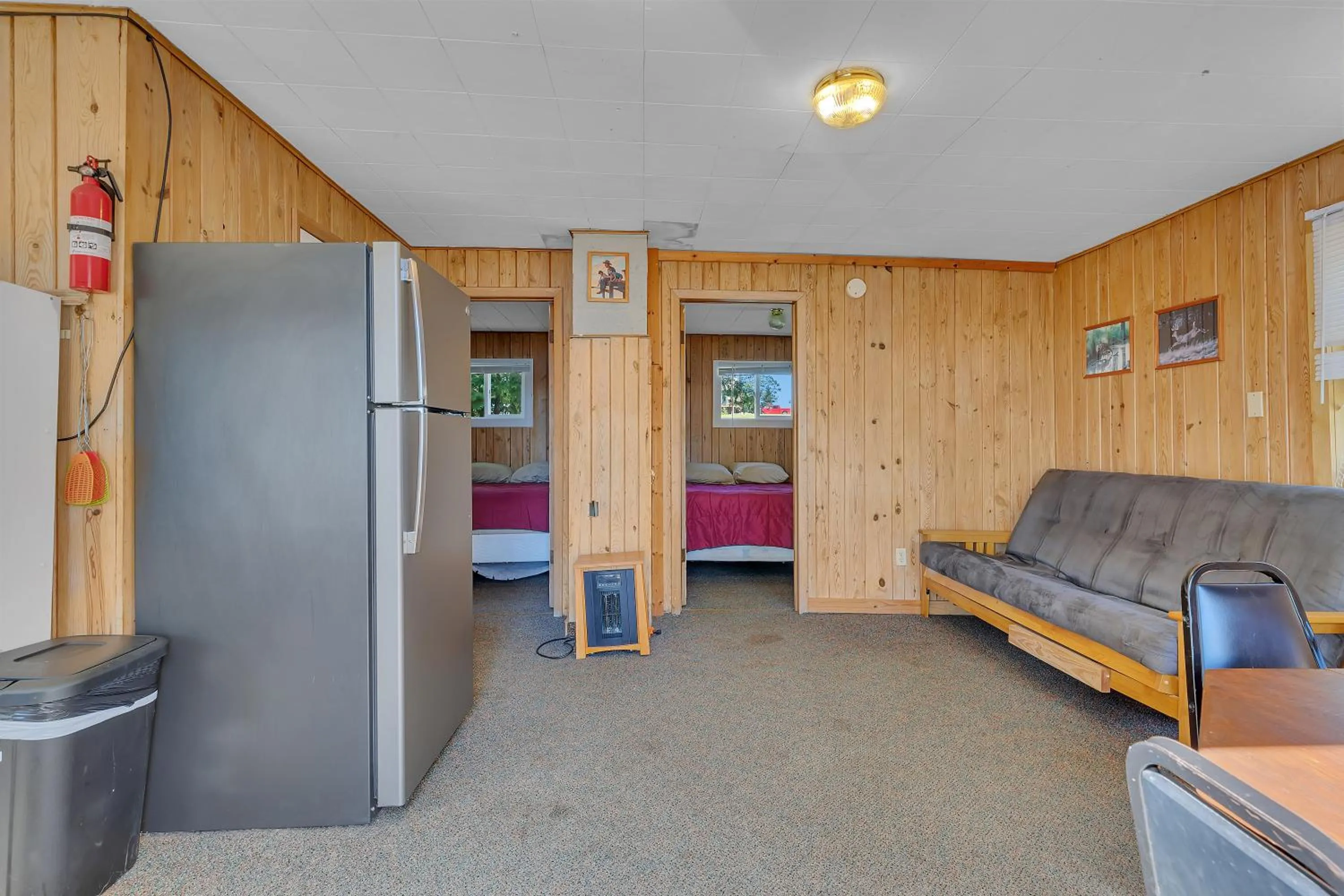 Living room, Bed in Blue Moon Resort & Motel
