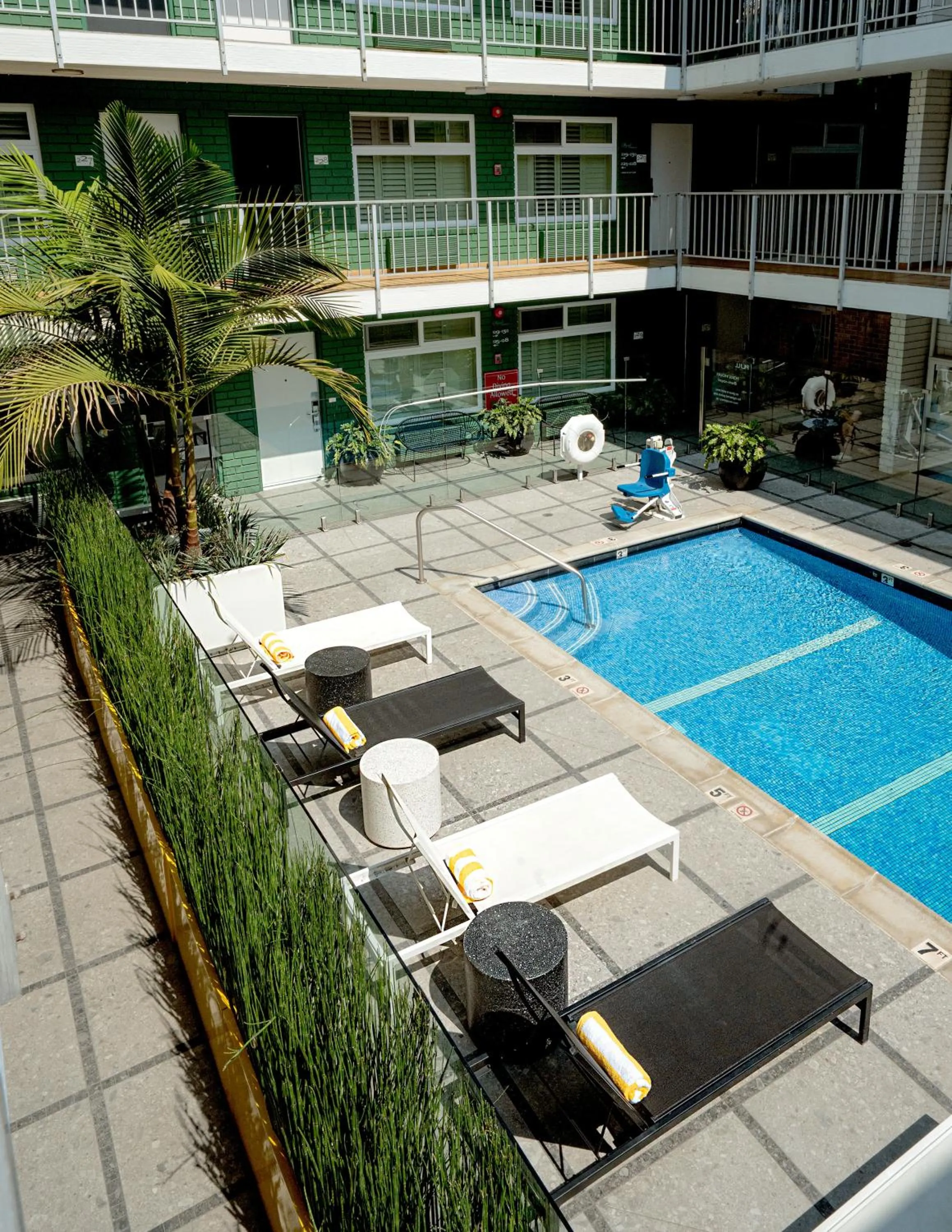 Day in The Hollywood Franklin Hotel near Universal Studios