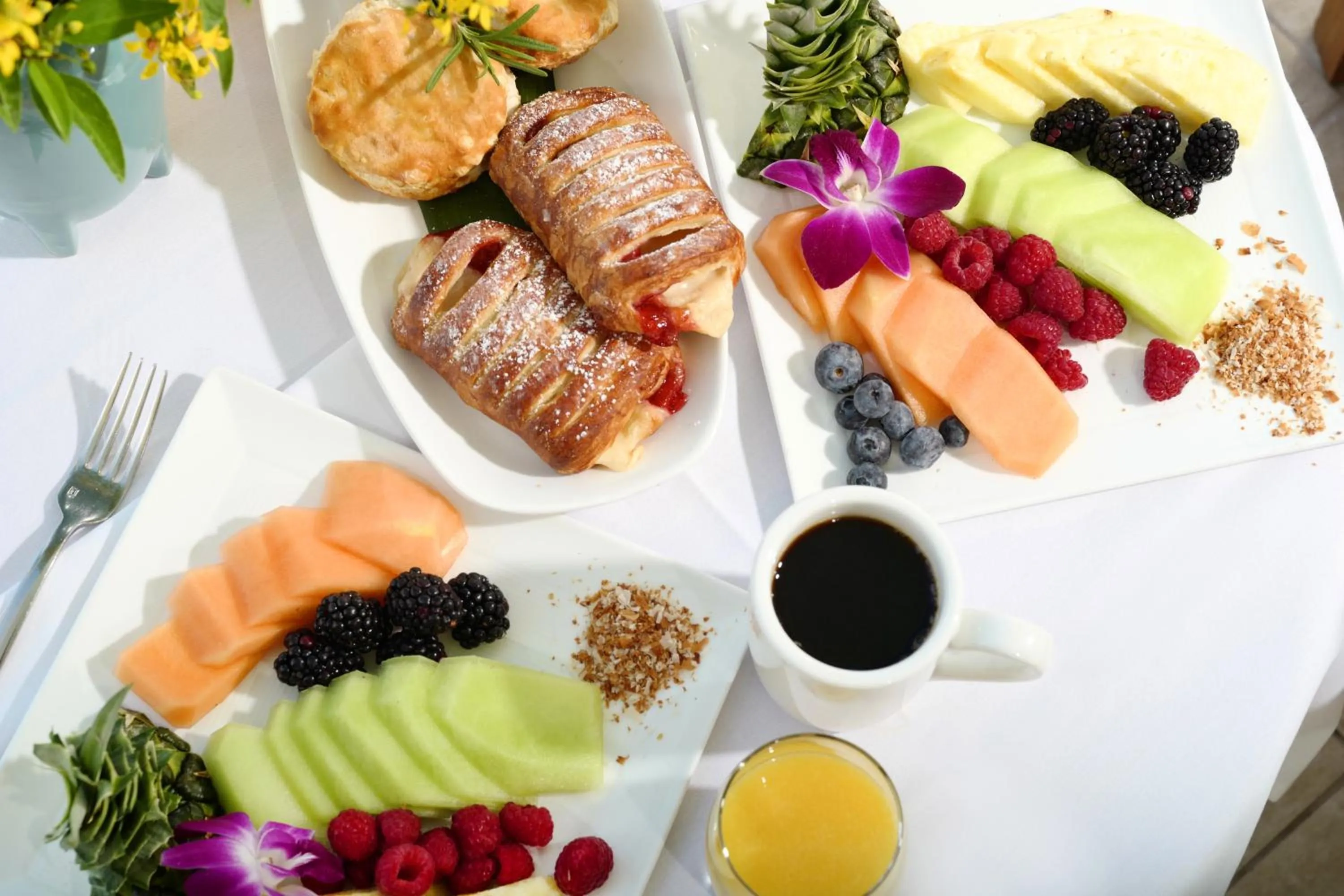 Food and drinks in Ocean Key Resort & Spa, a Noble House Resort