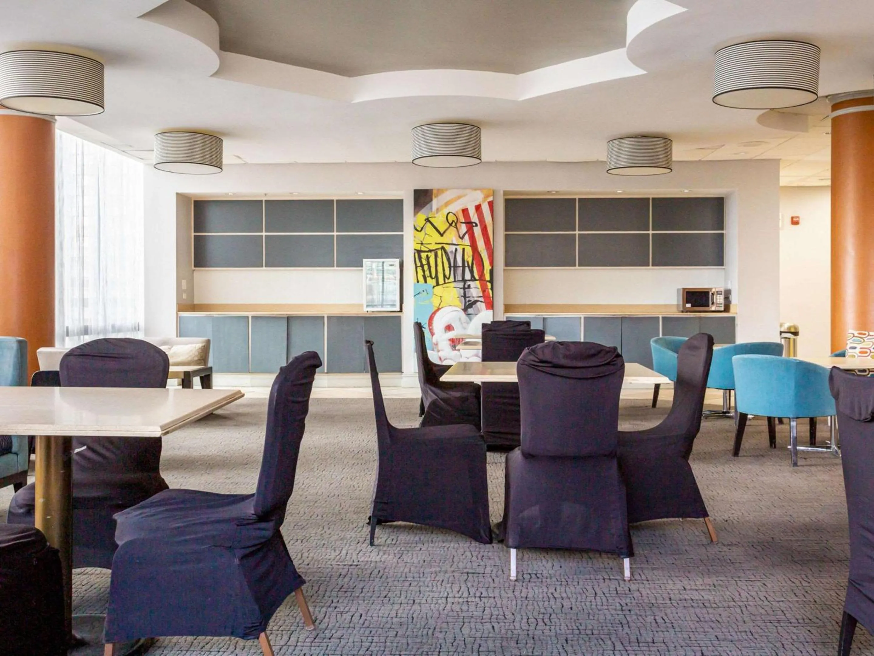 Restaurant/places to eat in Comfort Inn & Suites Baltimore Inner Harbor