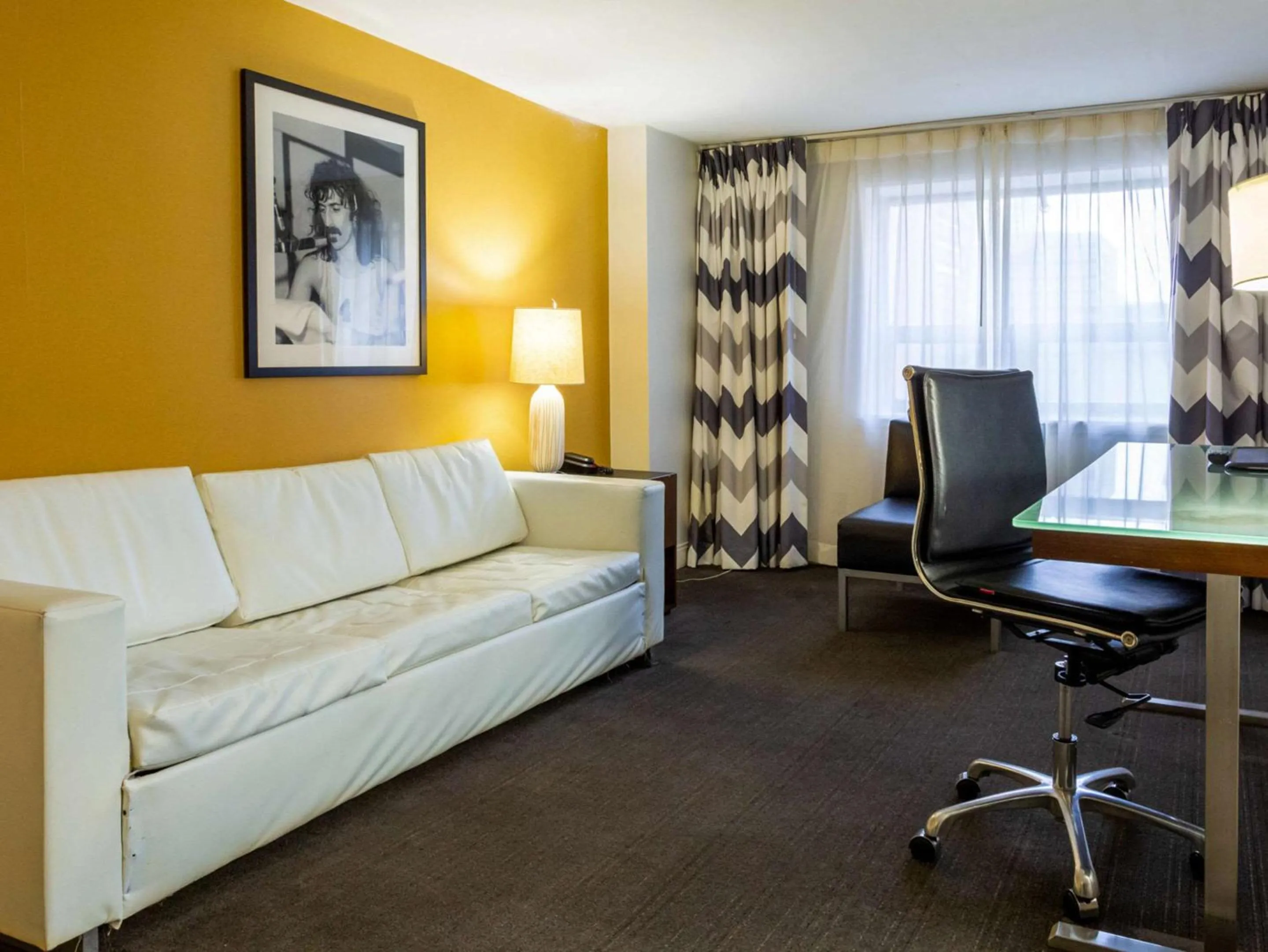 Photo of the whole room in Comfort Inn & Suites Baltimore Inner Harbor