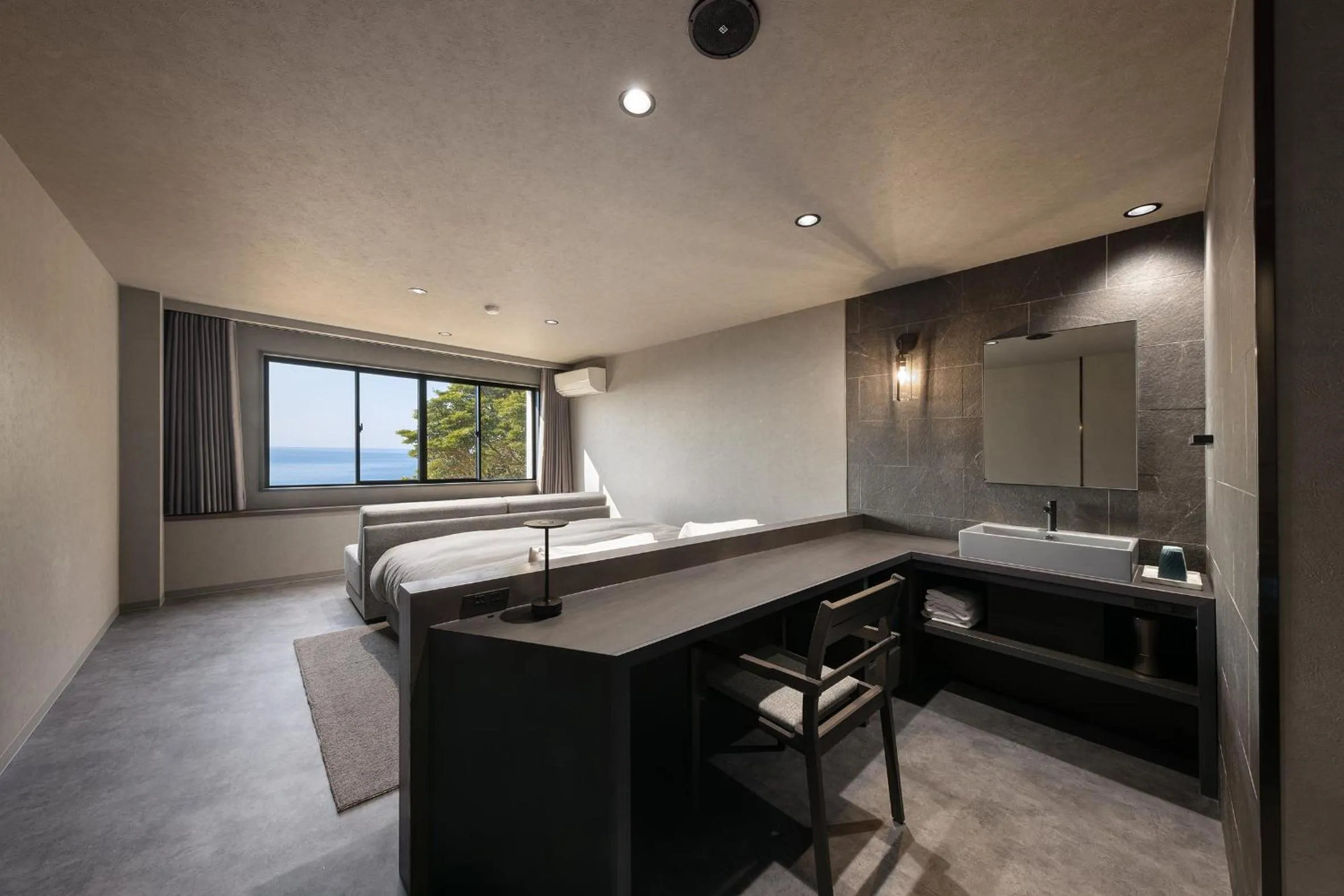 Photo of the whole room in TheMana Village