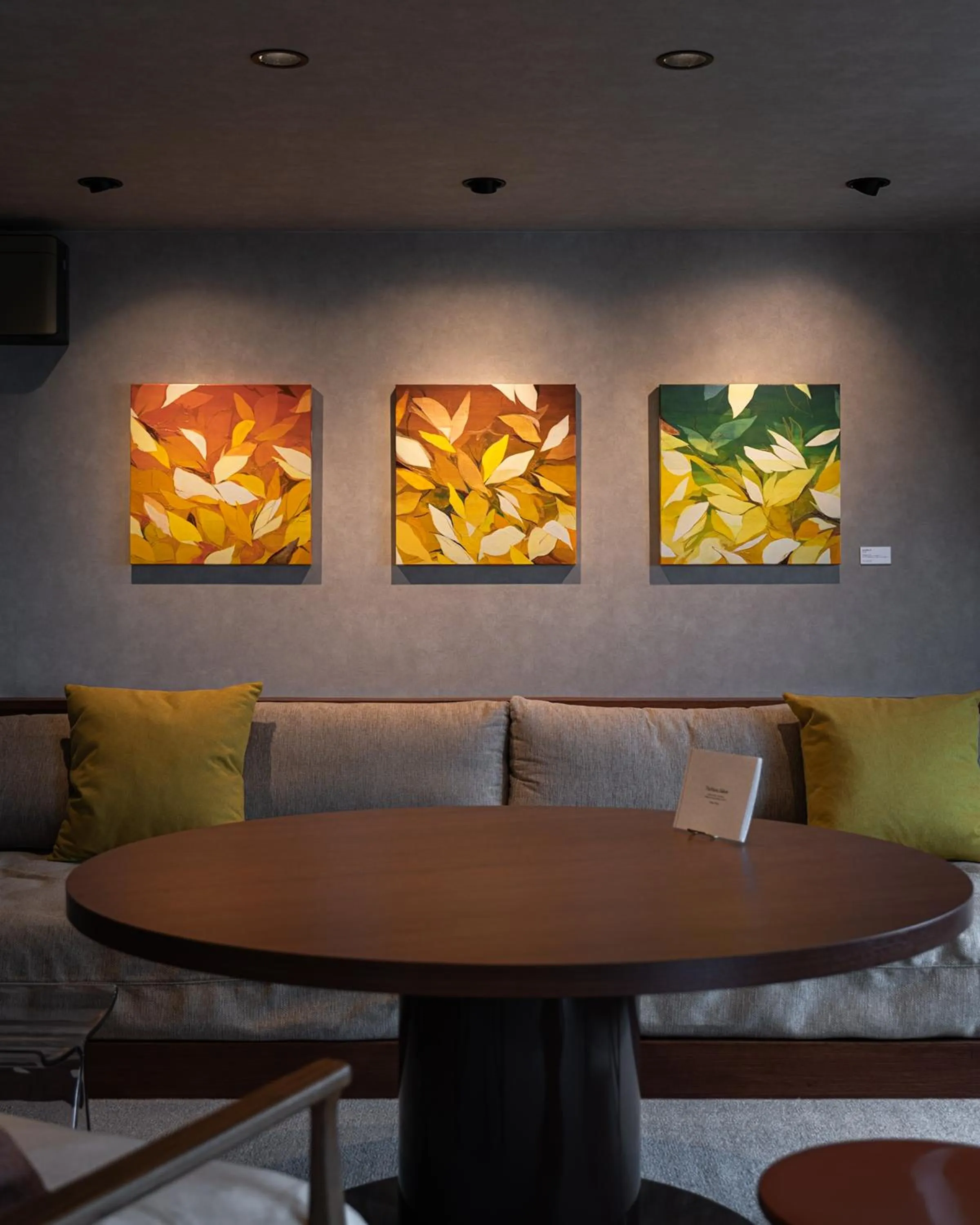 Photo of the whole room in TheMana Village