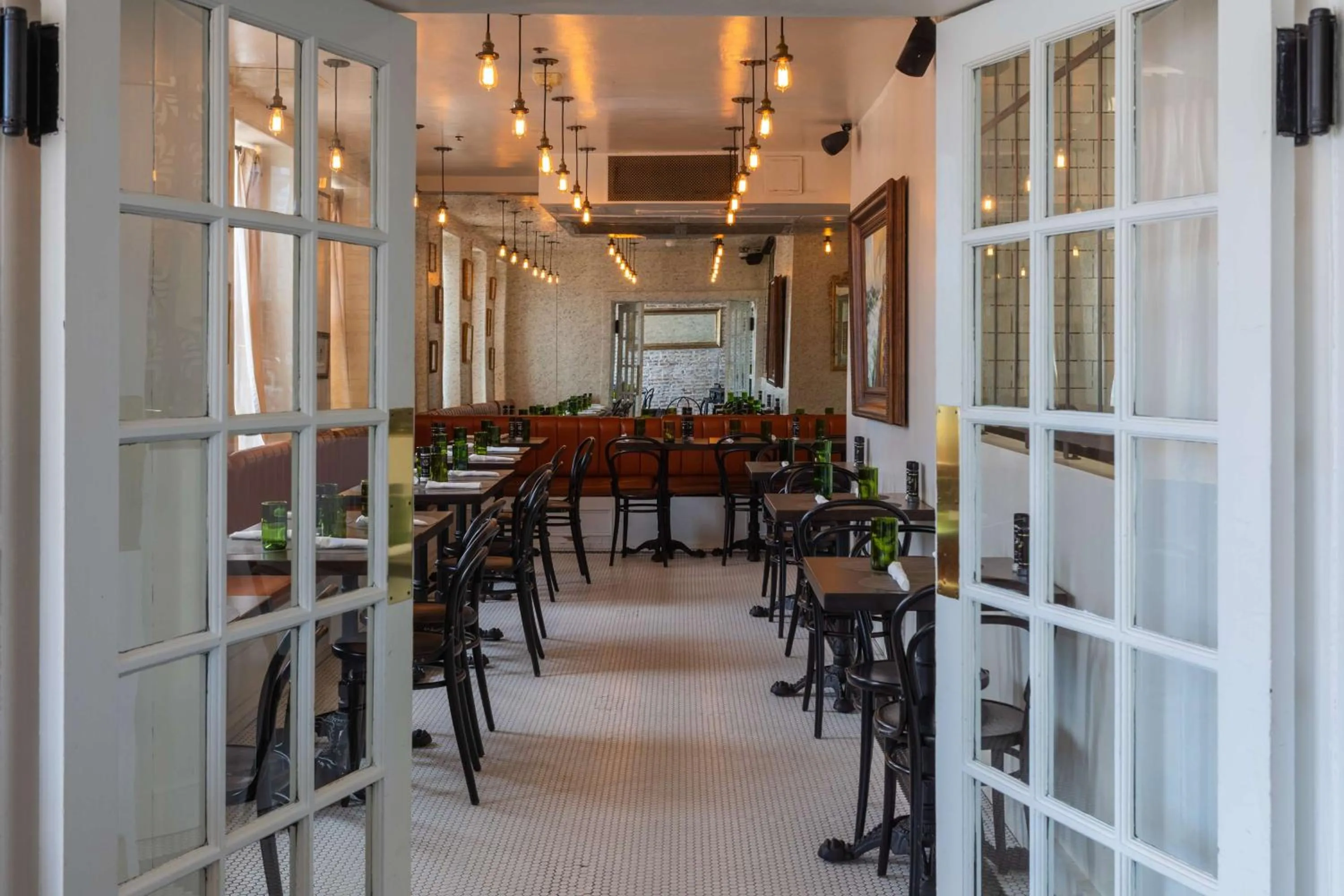 Lounge or bar in Admiral Fell Inn Baltimore Harbor, Ascend Hotel Collection