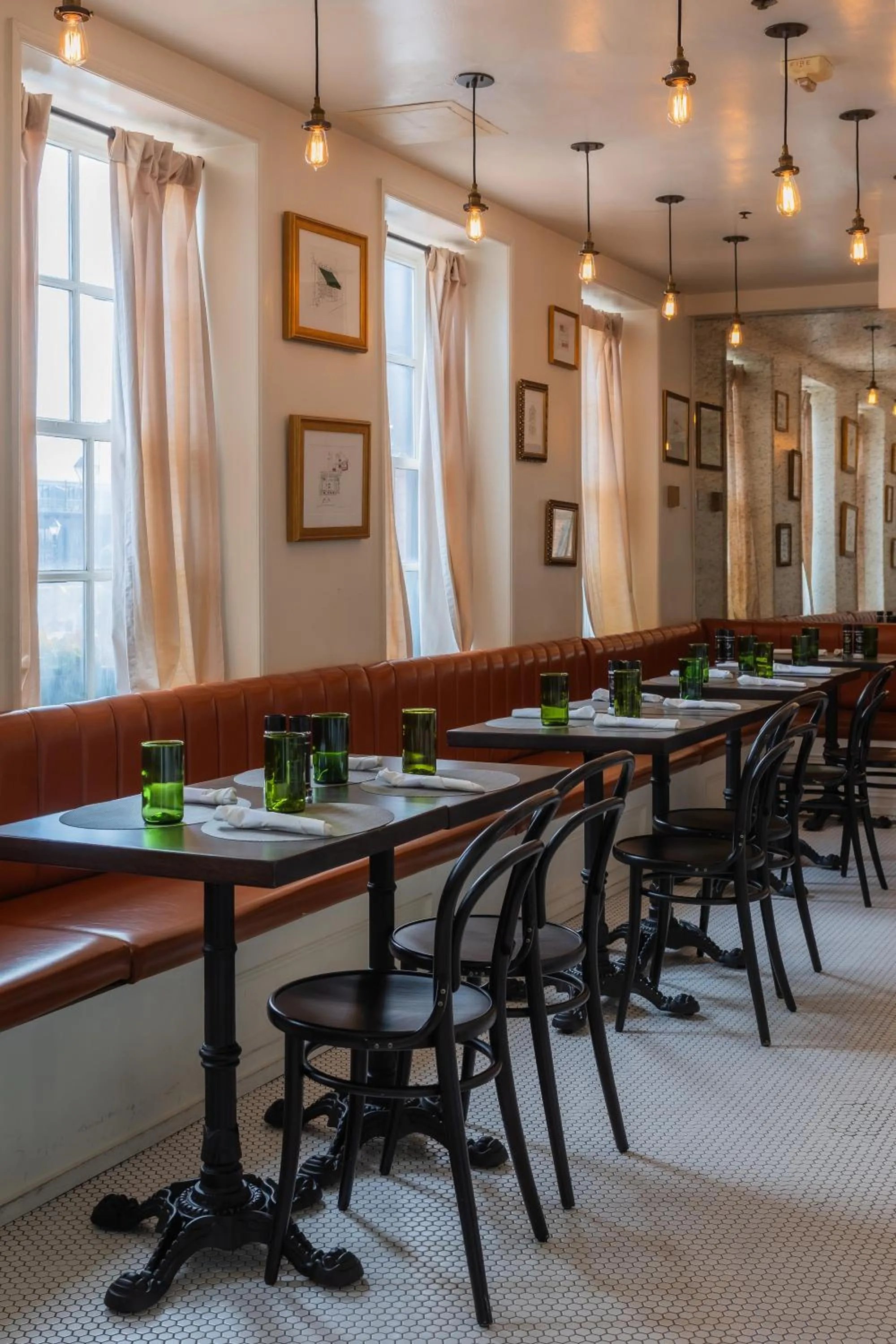 Restaurant/places to eat in Admiral Fell Inn Baltimore Harbor, Ascend Hotel Collection