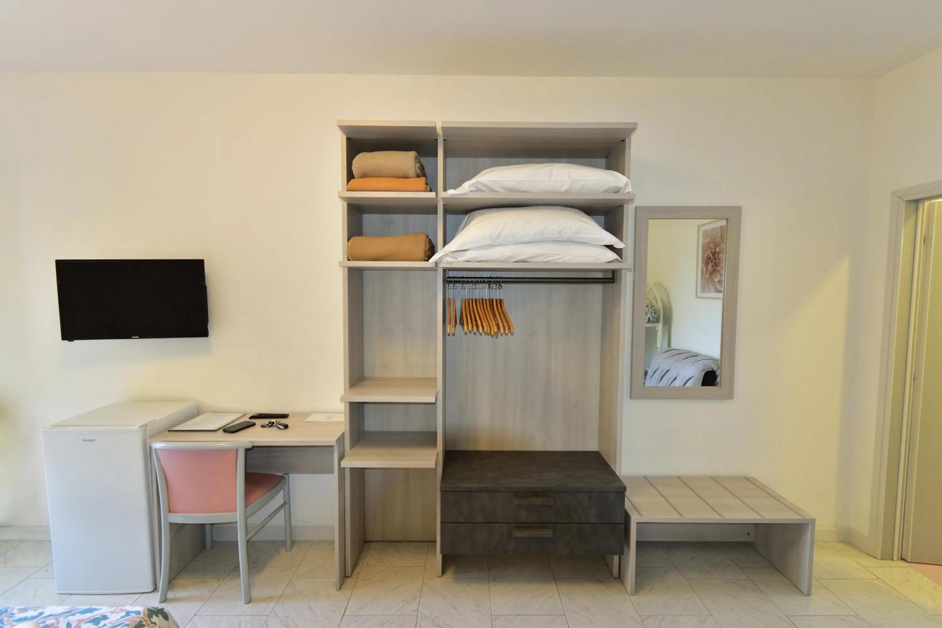 TV and multimedia in Eden Park Hotel