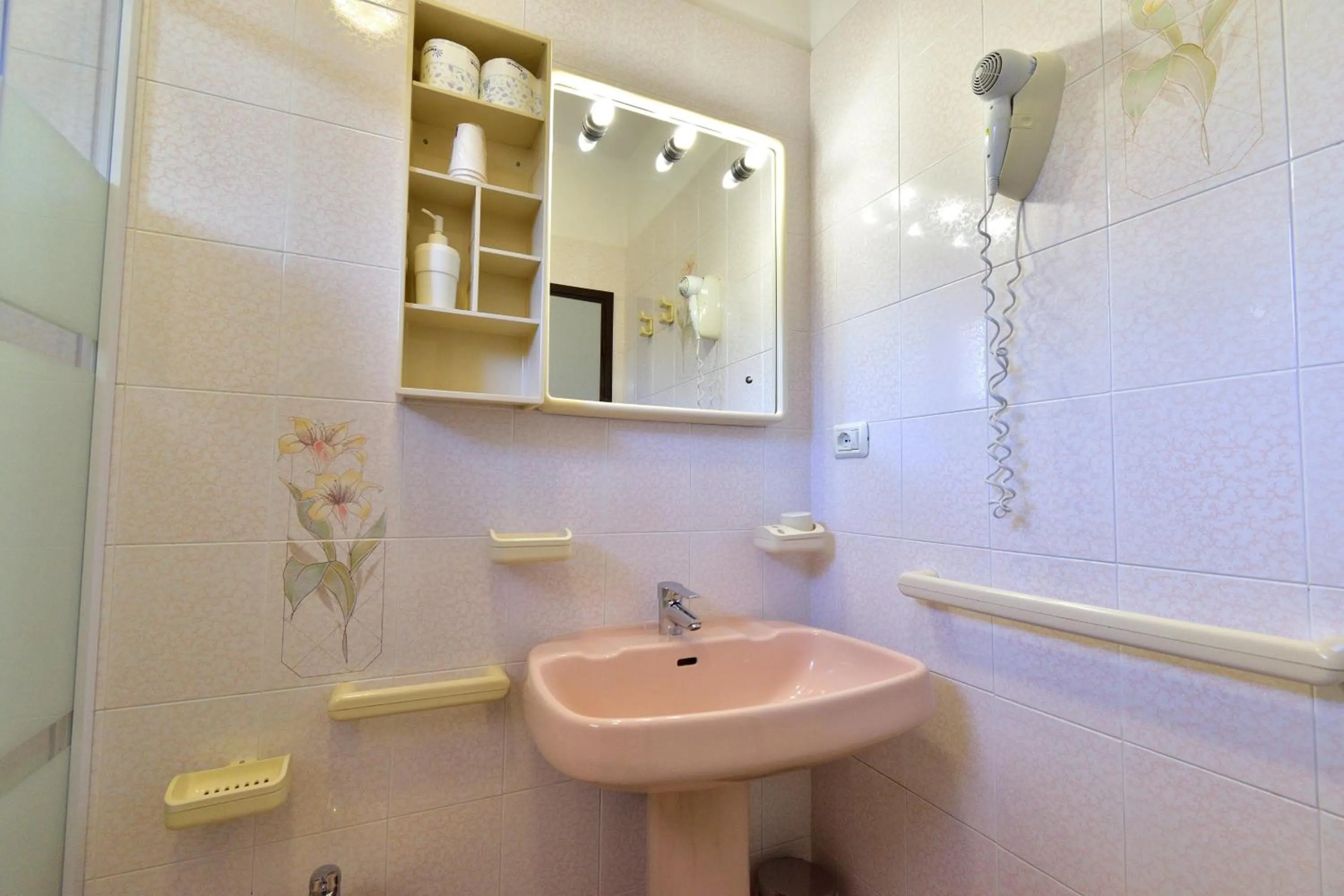 Bathroom in Eden Park Hotel