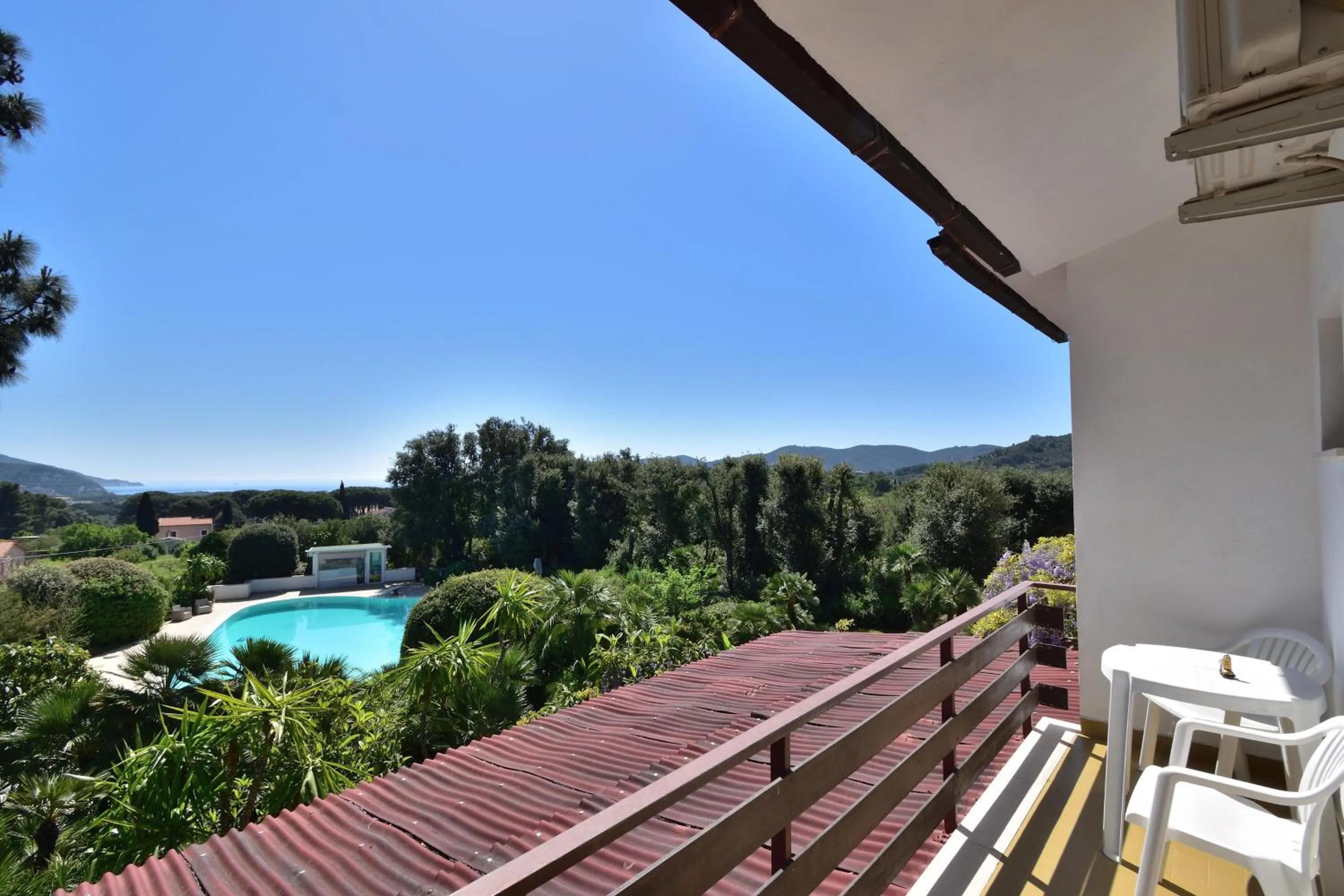 Pool view in Eden Park Hotel