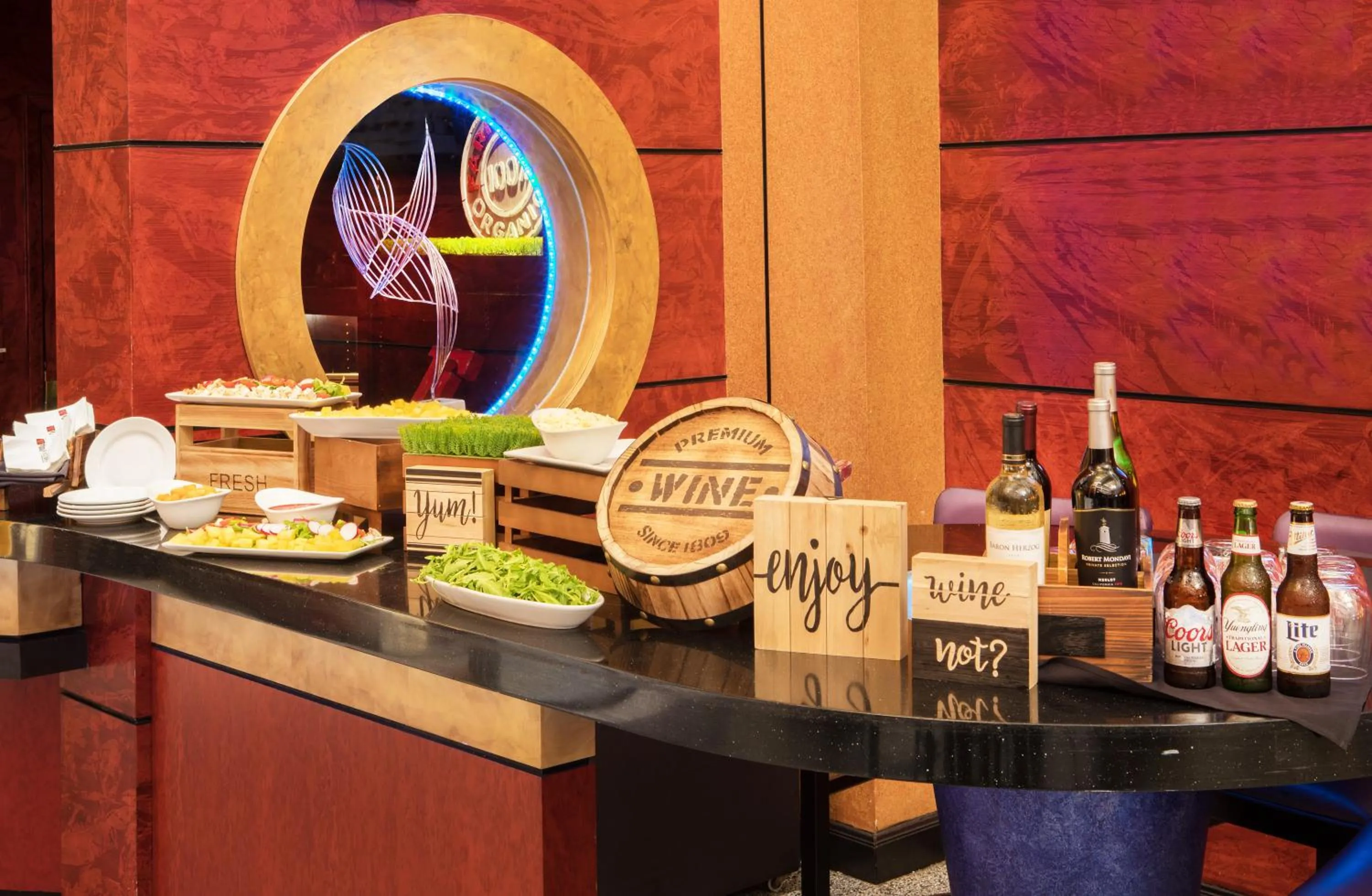 Food and drinks in Pier 5 Hotel Baltimore