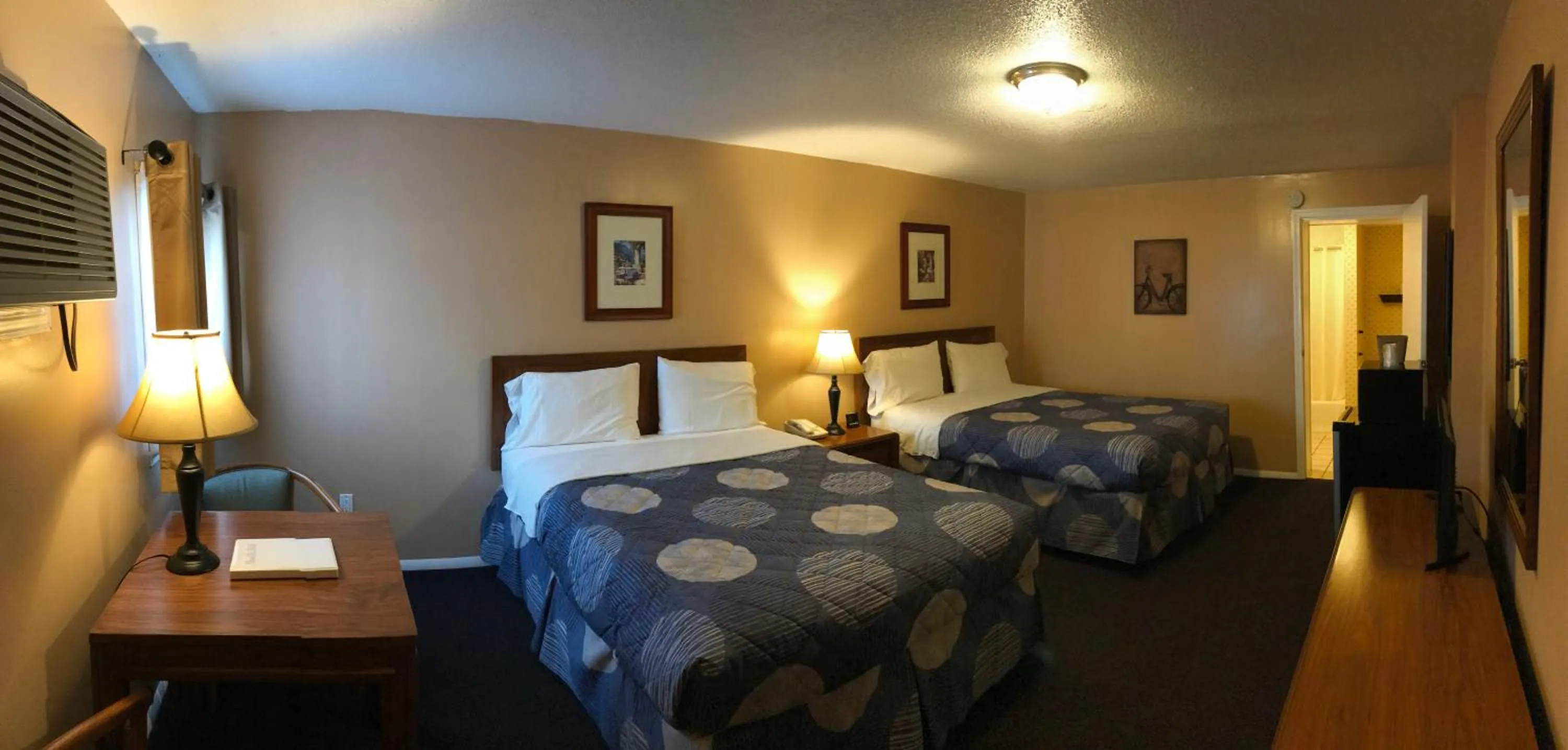 Photo of the whole room, Bed in Moonlite Motel