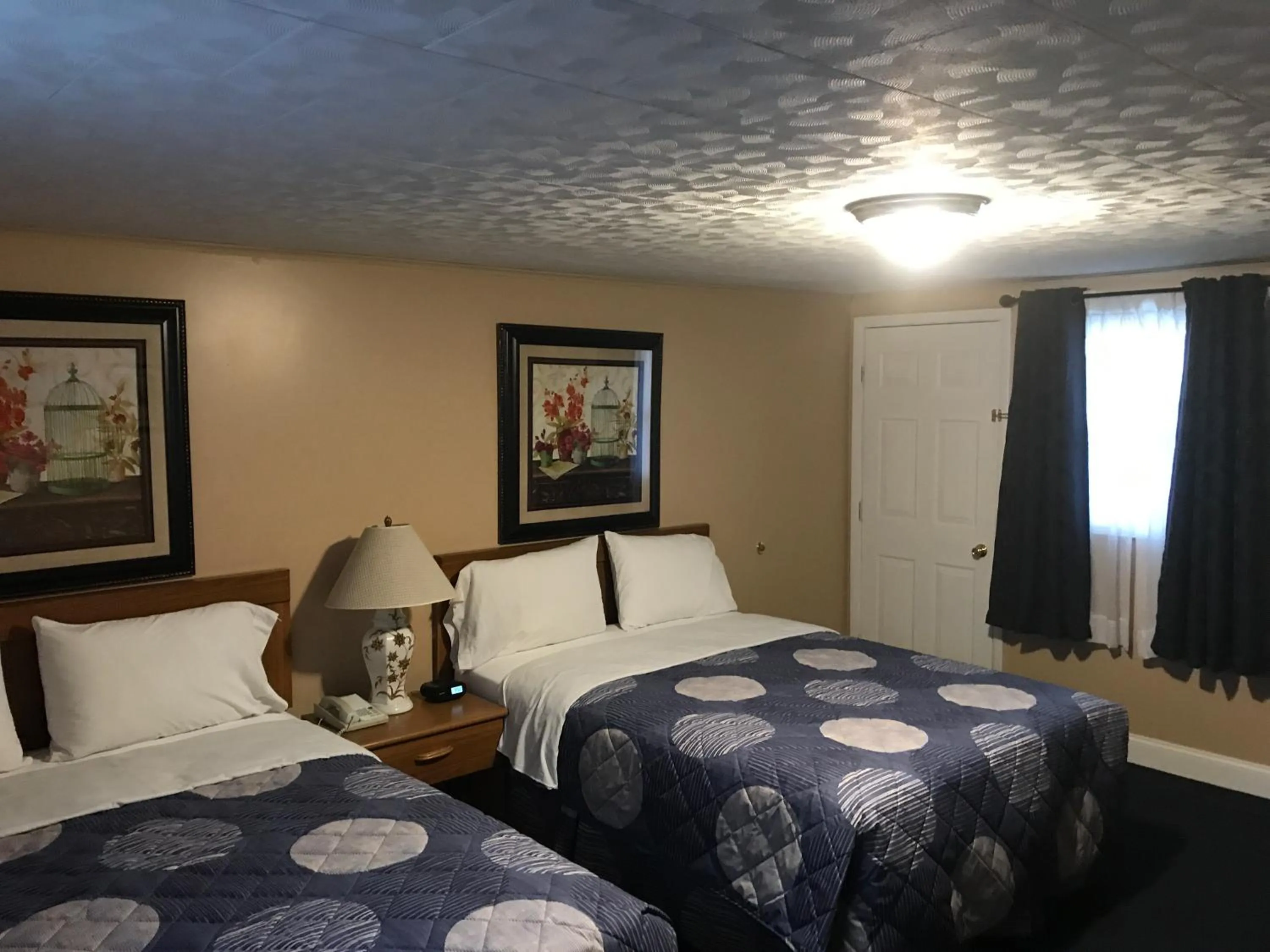 Bed in Moonlite Motel