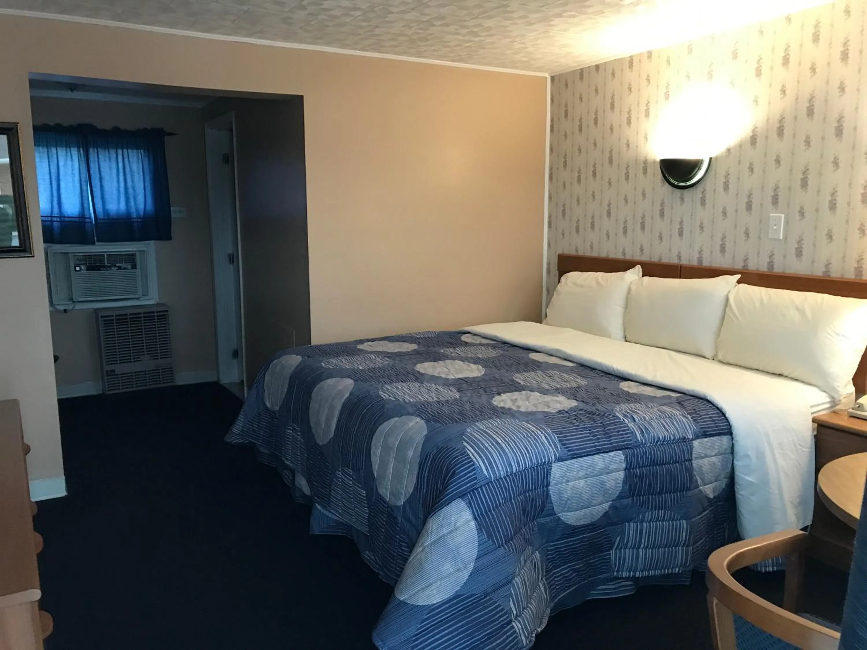 Bed in Moonlite Motel