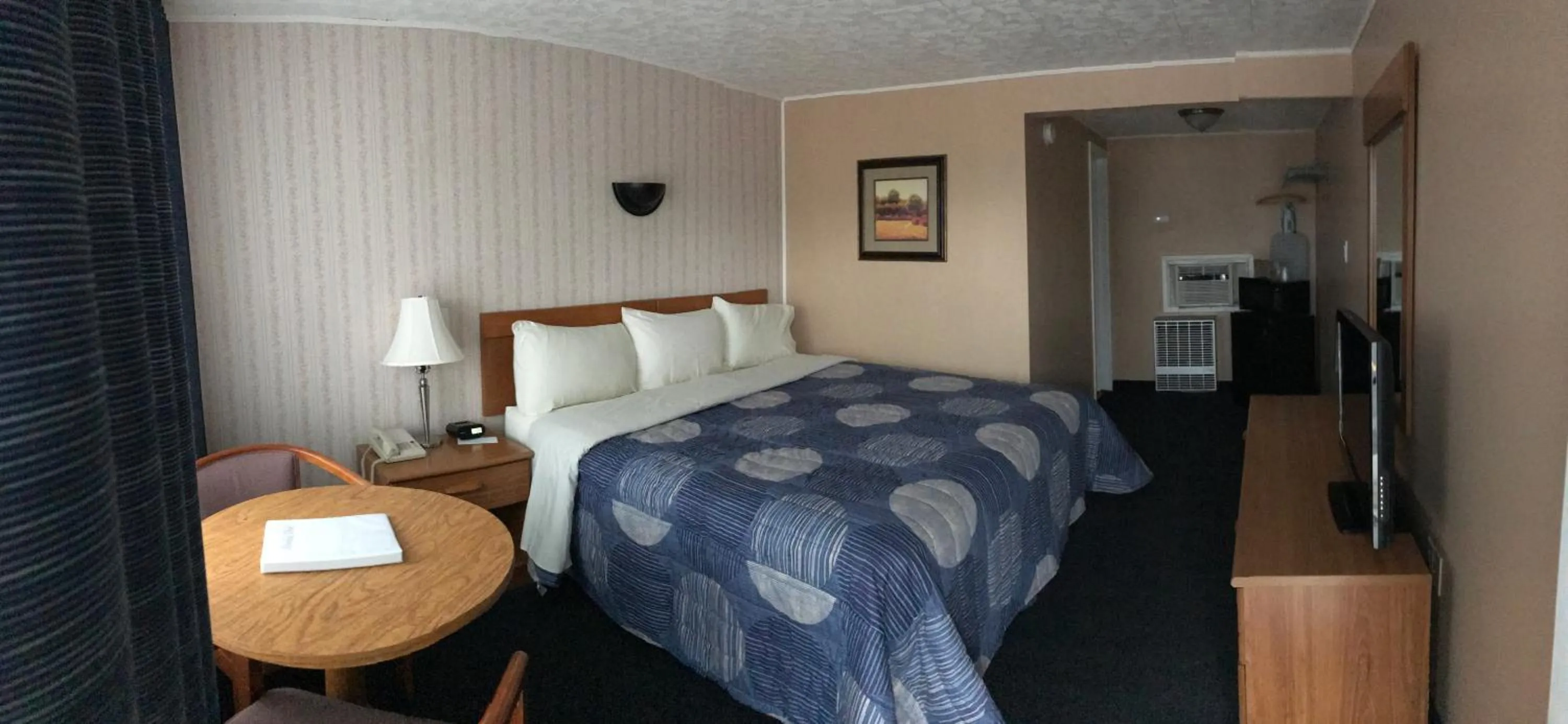 Photo of the whole room, Bed in Moonlite Motel