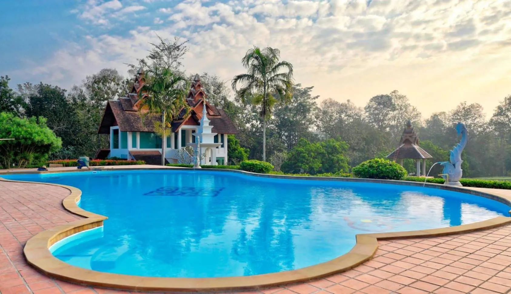 Swimming pool in MonPanaNont Wellness