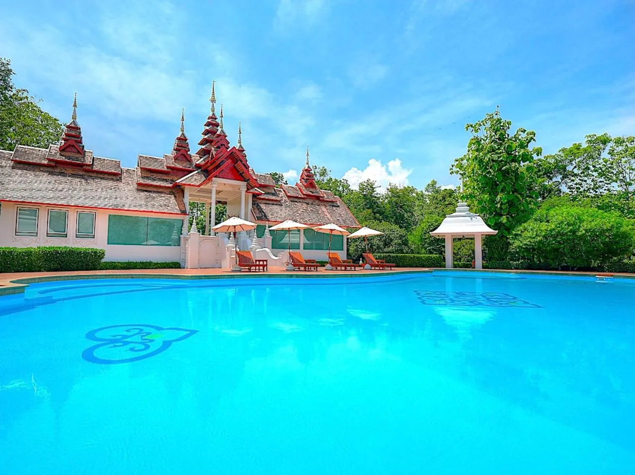 Swimming pool in MonPanaNont Wellness