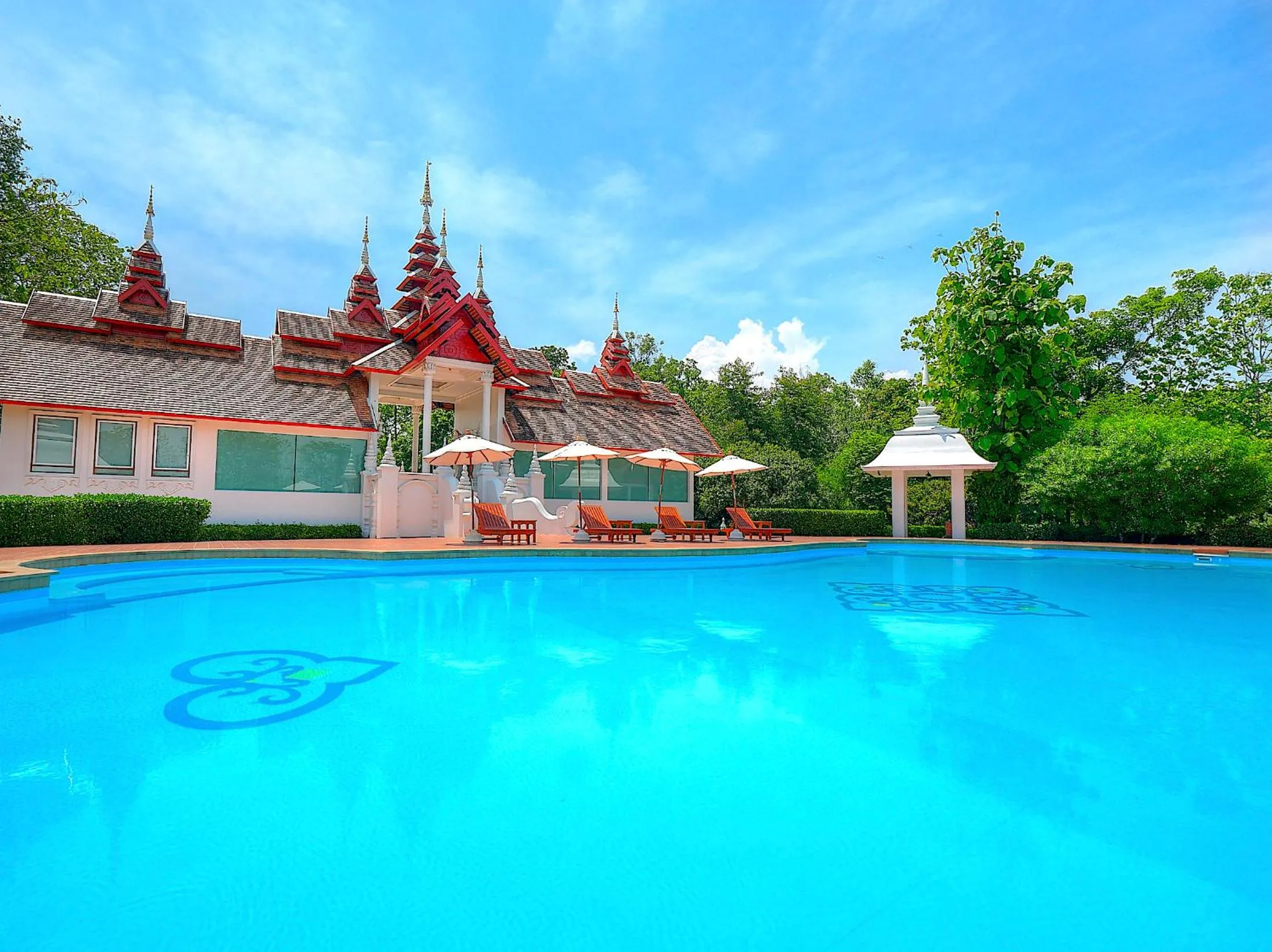 Swimming pool in MonPanaNont Wellness