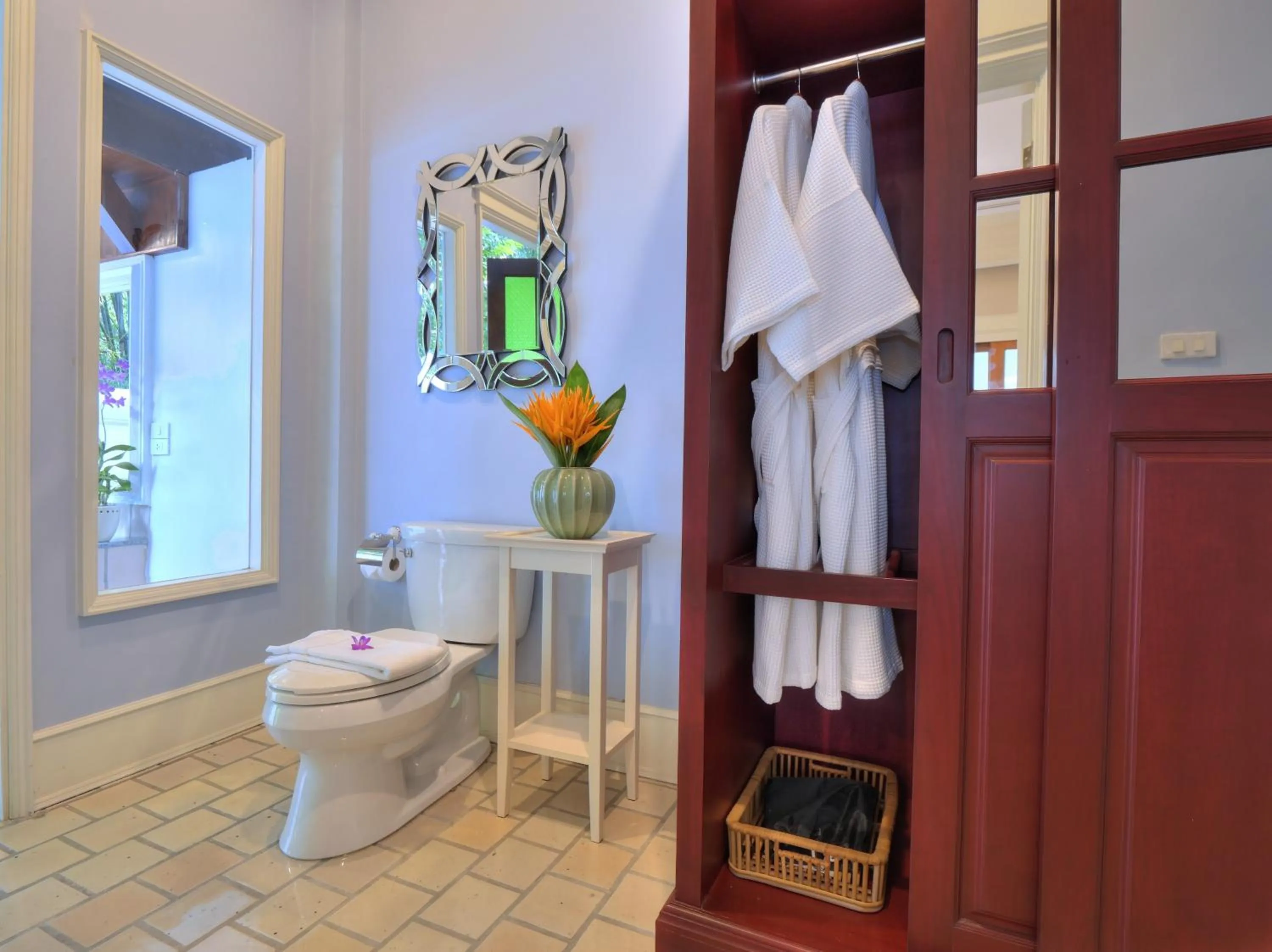 Toilet in MonPanaNont Wellness