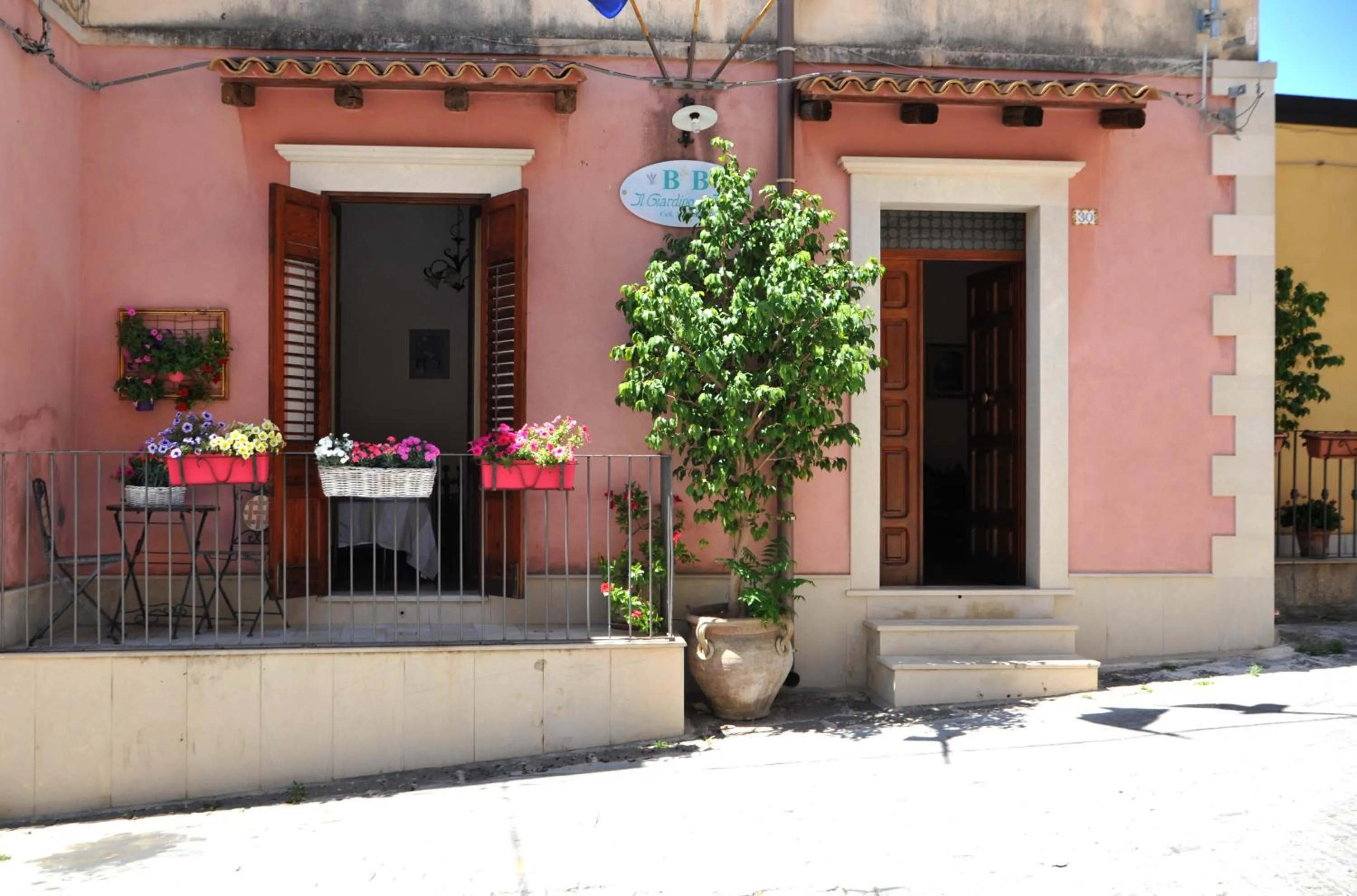 Facade/entrance in Il Giardino Di Pietra