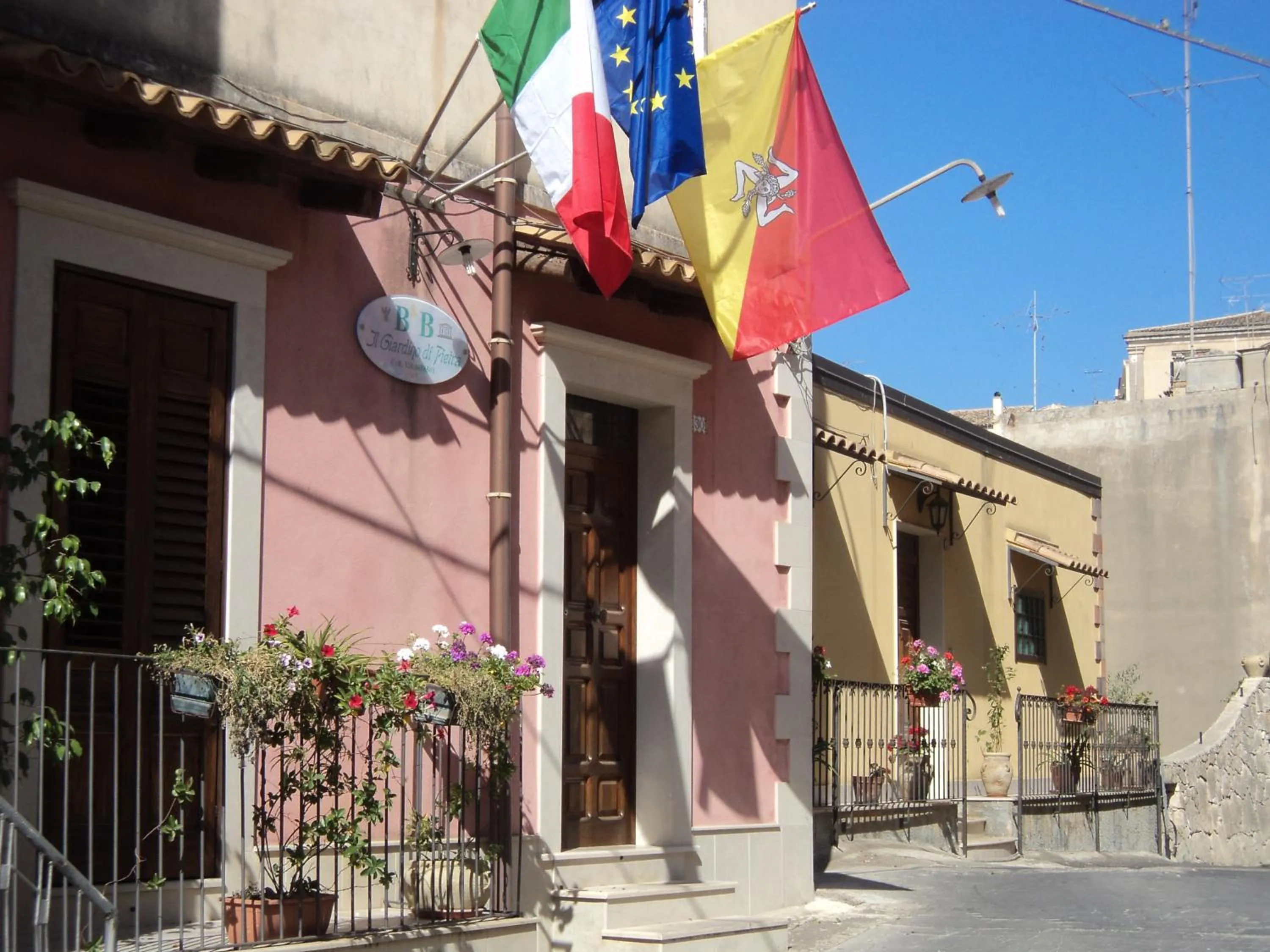 Facade/entrance in Il Giardino Di Pietra