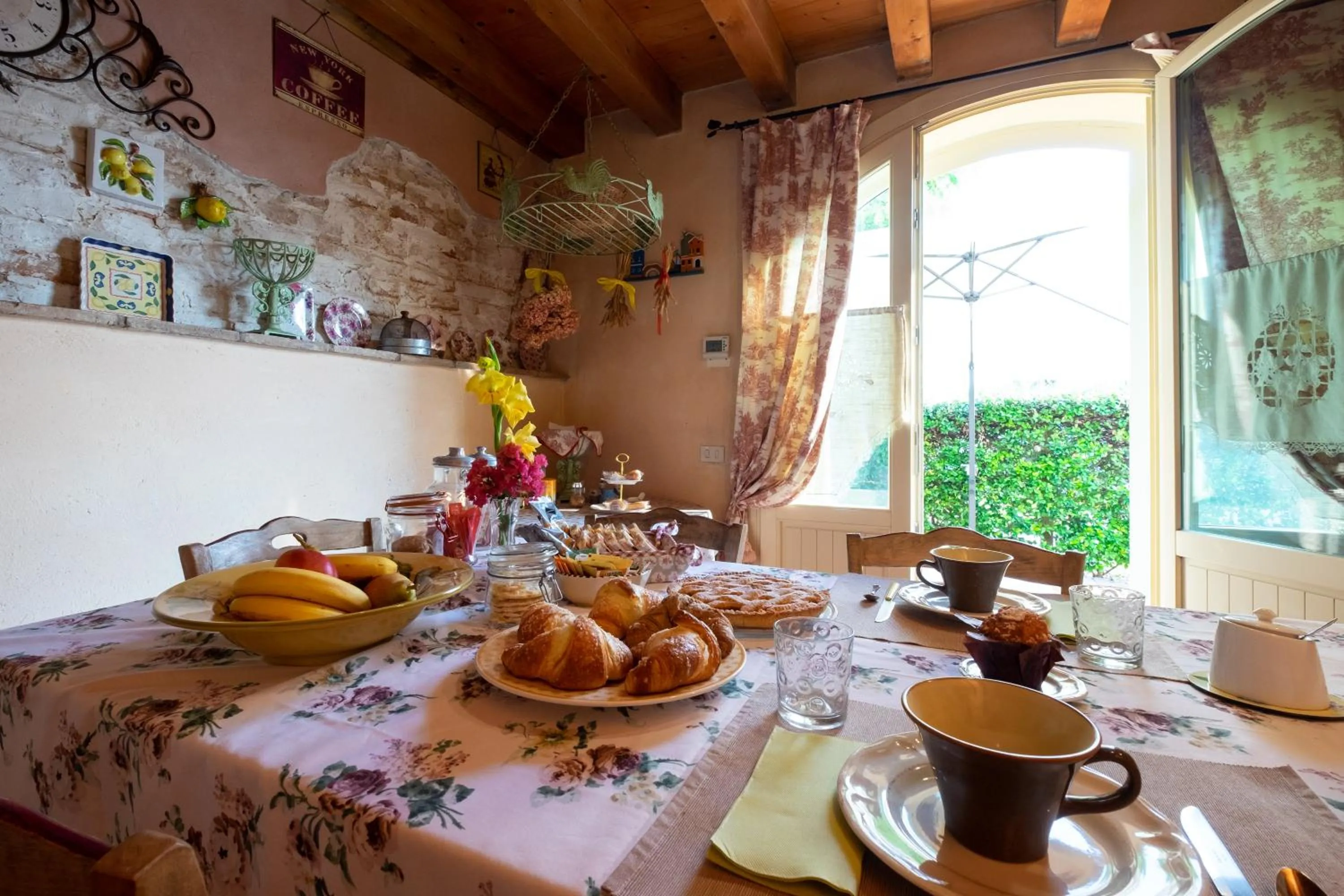 Breakfast in Rosalimone B&B