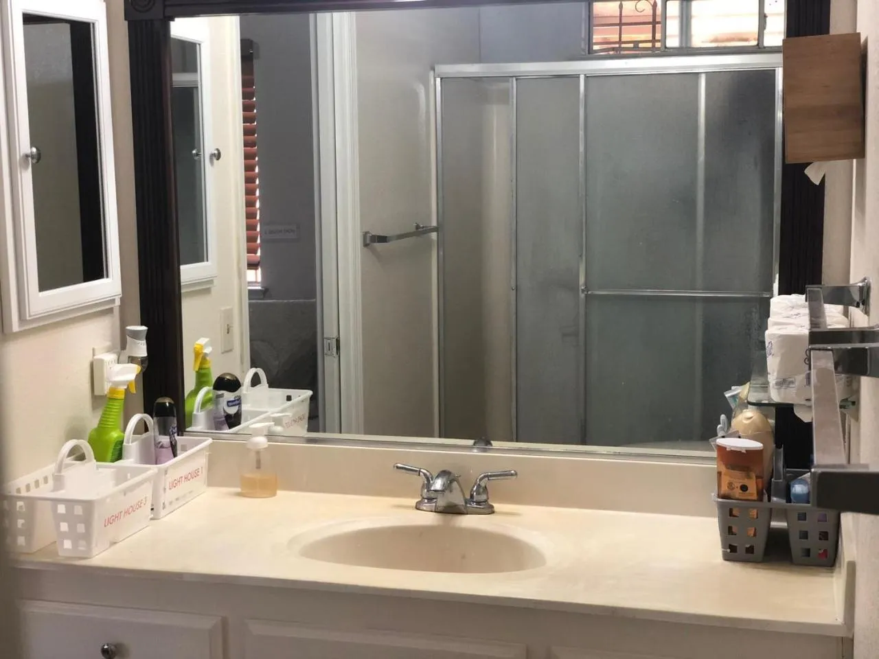 Shower in WHOLE Family - Wolfgram