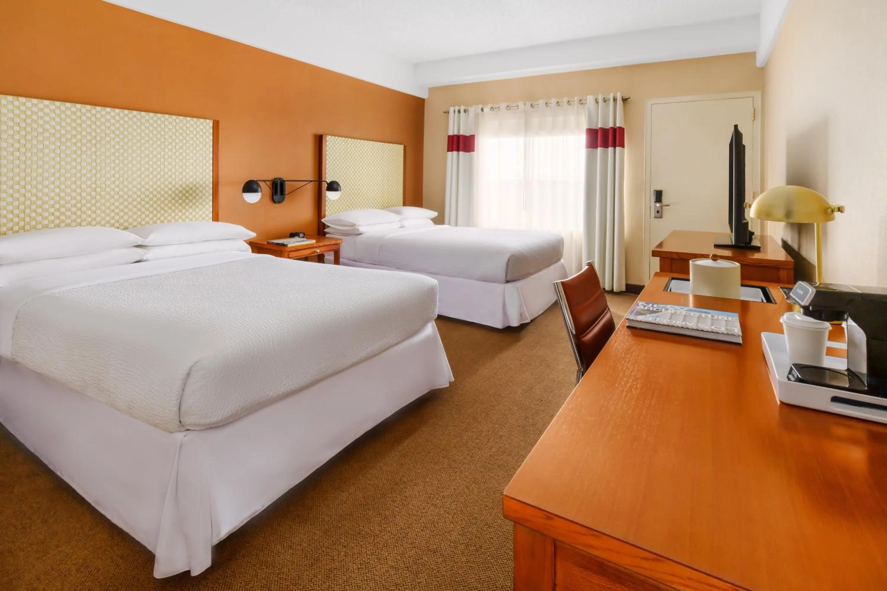 Bedroom in Four Points by Sheraton Los Angeles International Airport