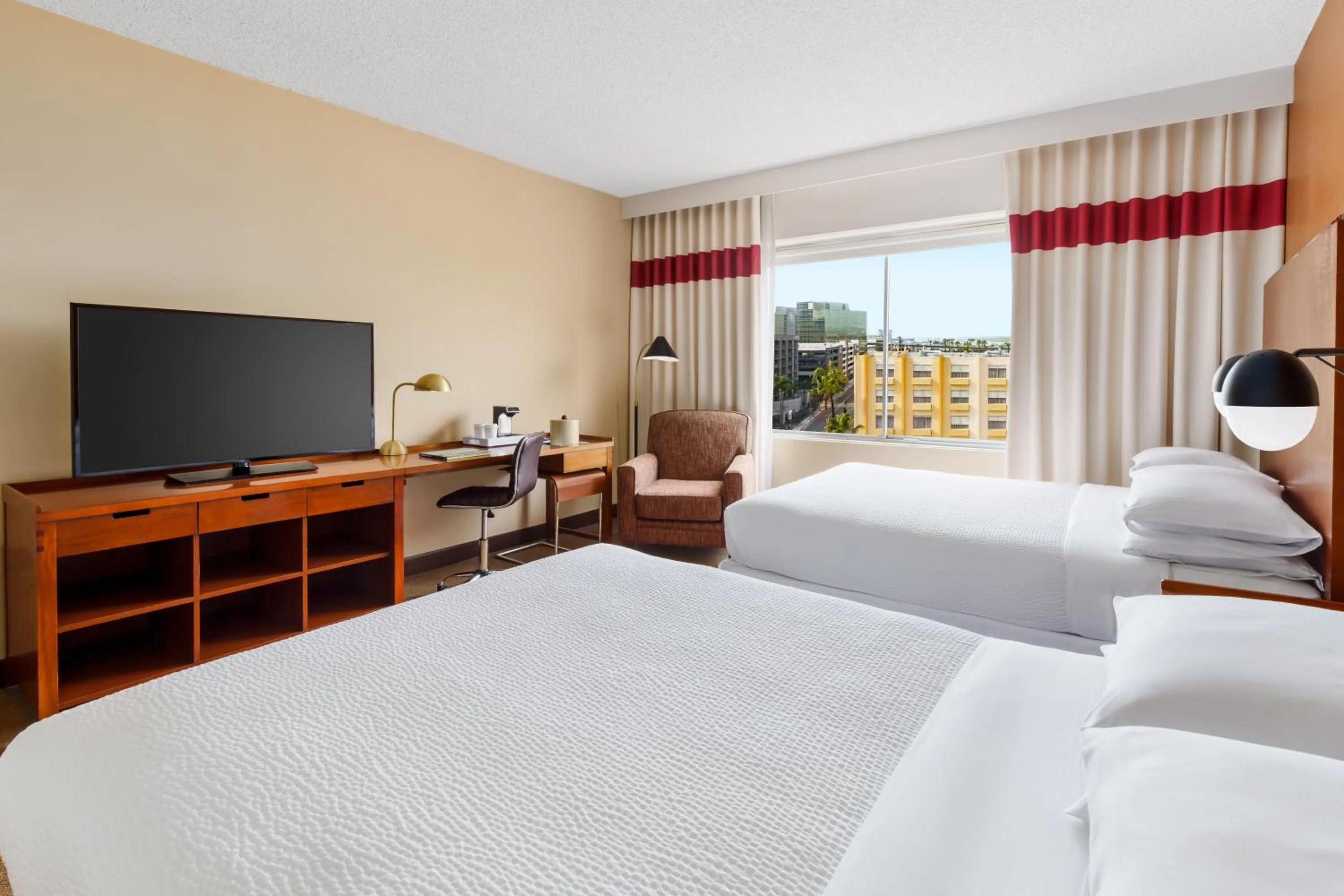 Bedroom in Four Points by Sheraton Los Angeles International Airport