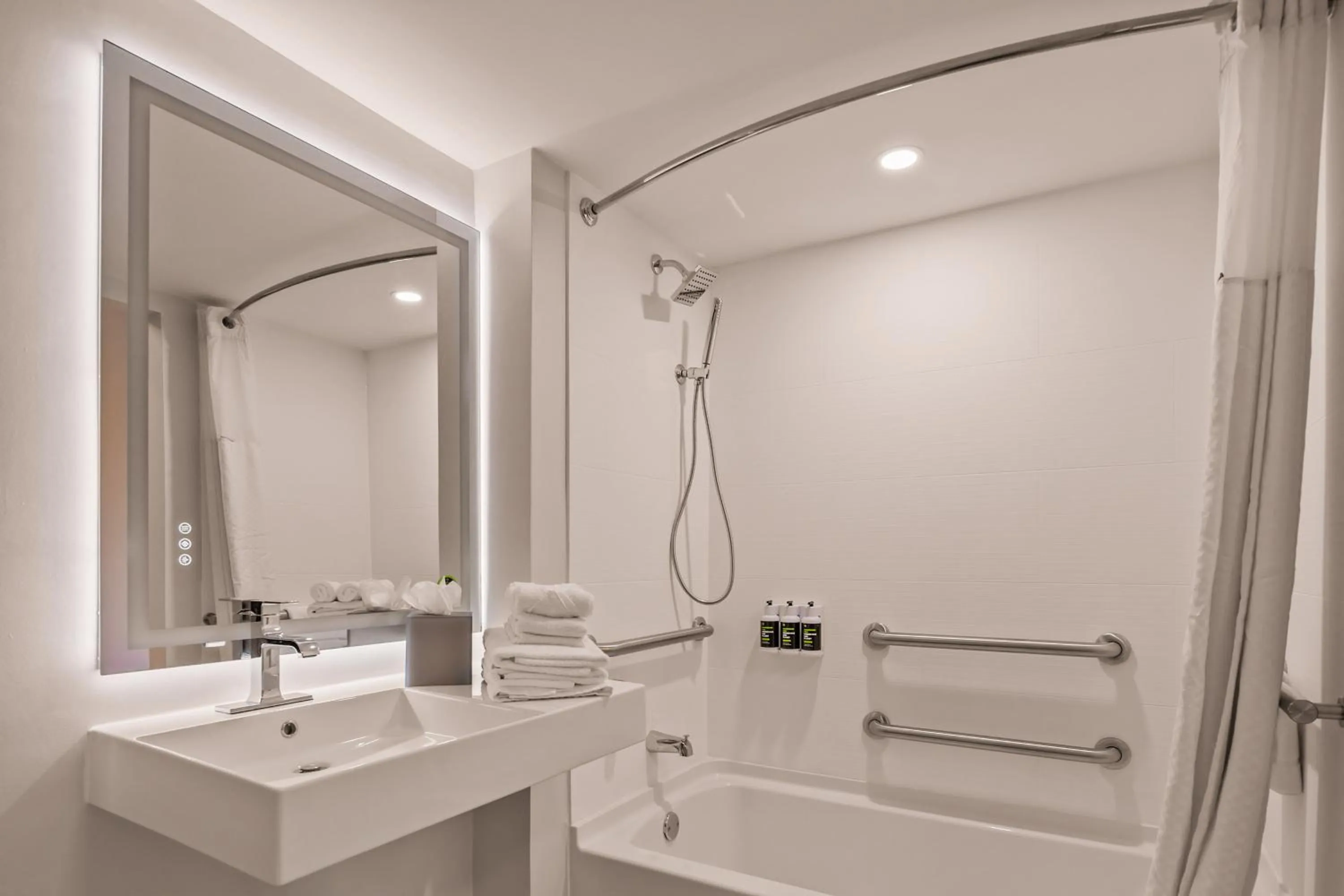 Bathroom in B&B HOTEL Orlando International Drive near Universal - Newly Renovated!