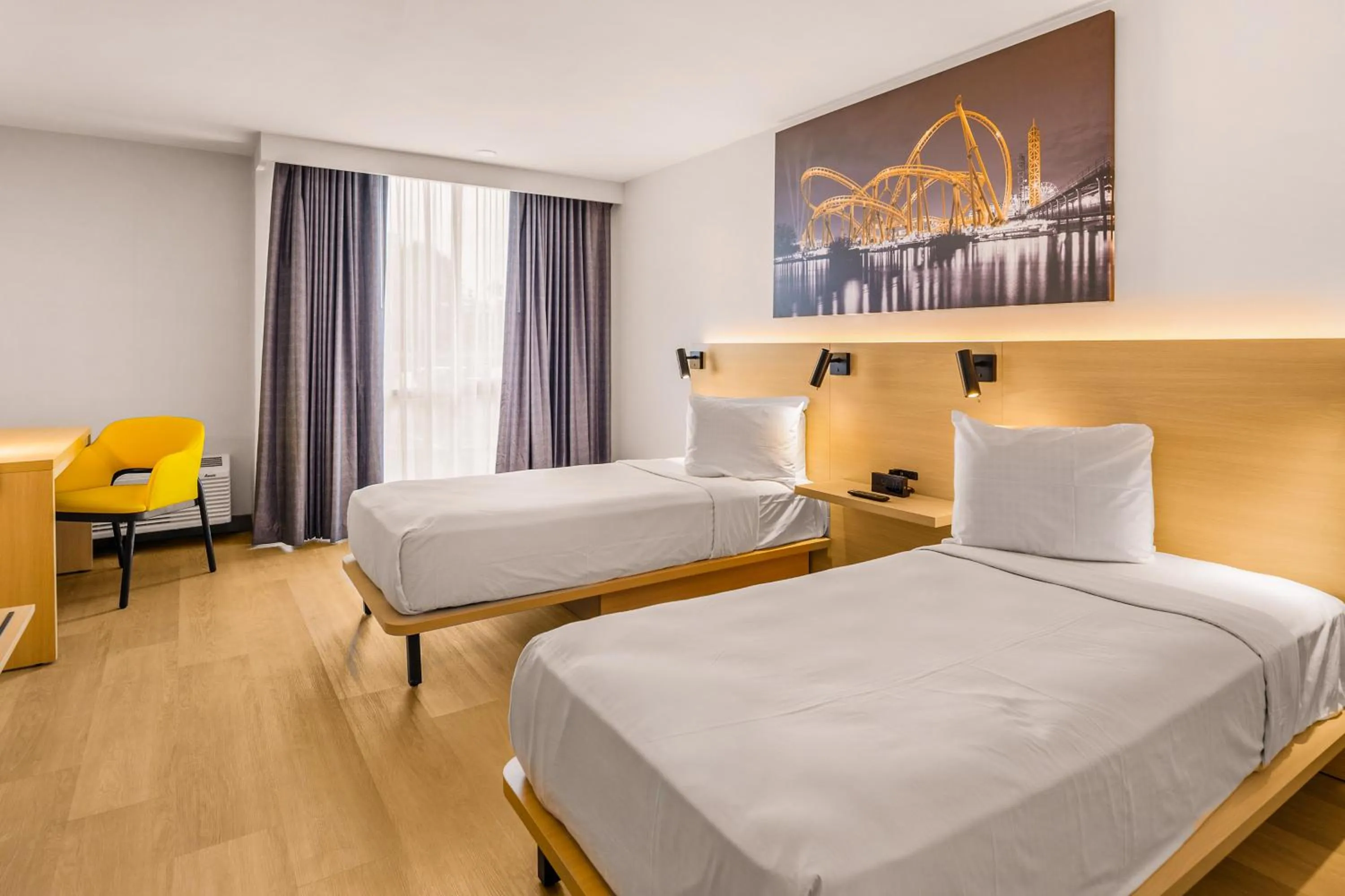 Bed in B&B HOTEL Orlando International Drive near Universal - Newly Renovated!