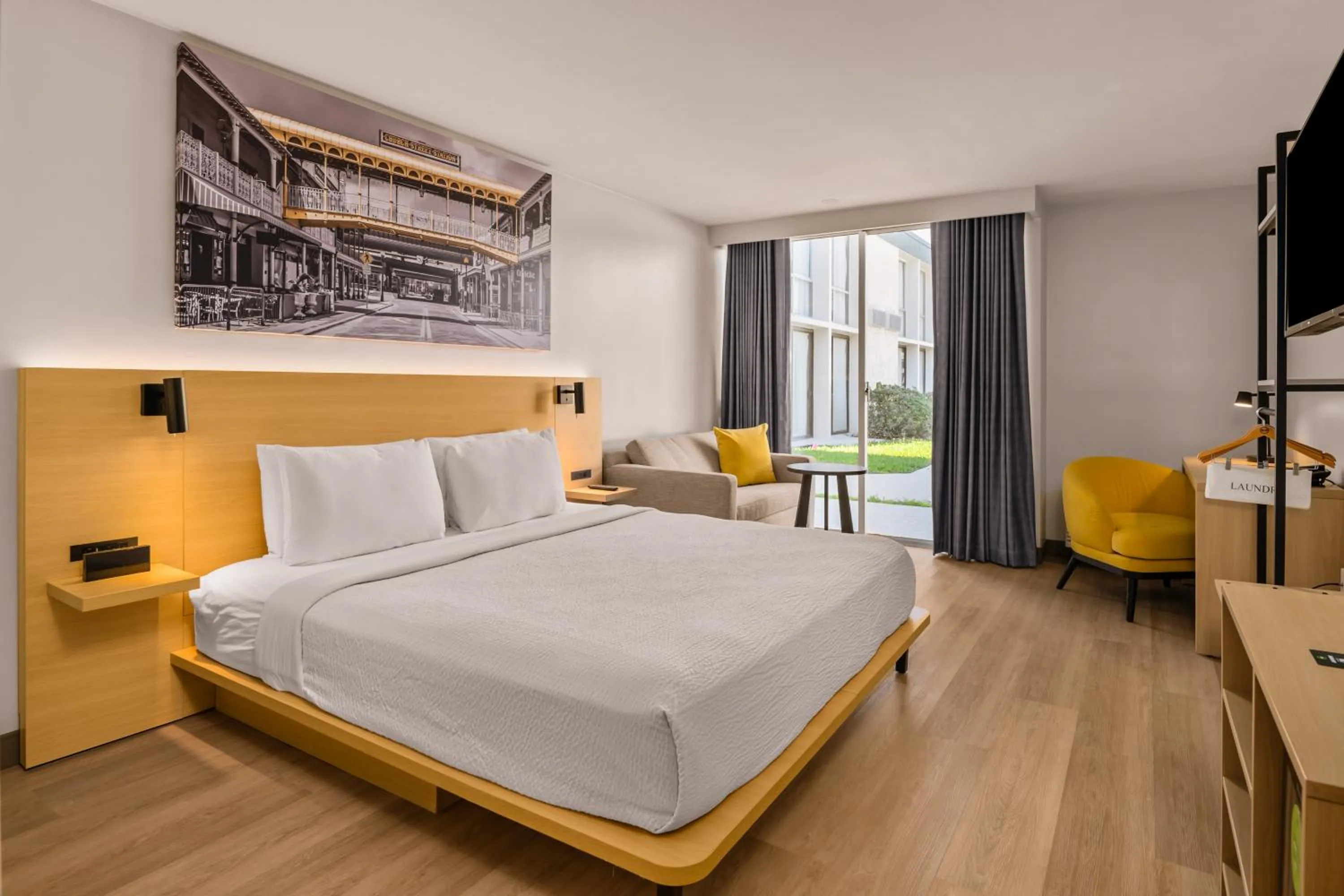 Bed in B&B HOTEL Orlando International Drive near Universal - Newly Renovated!