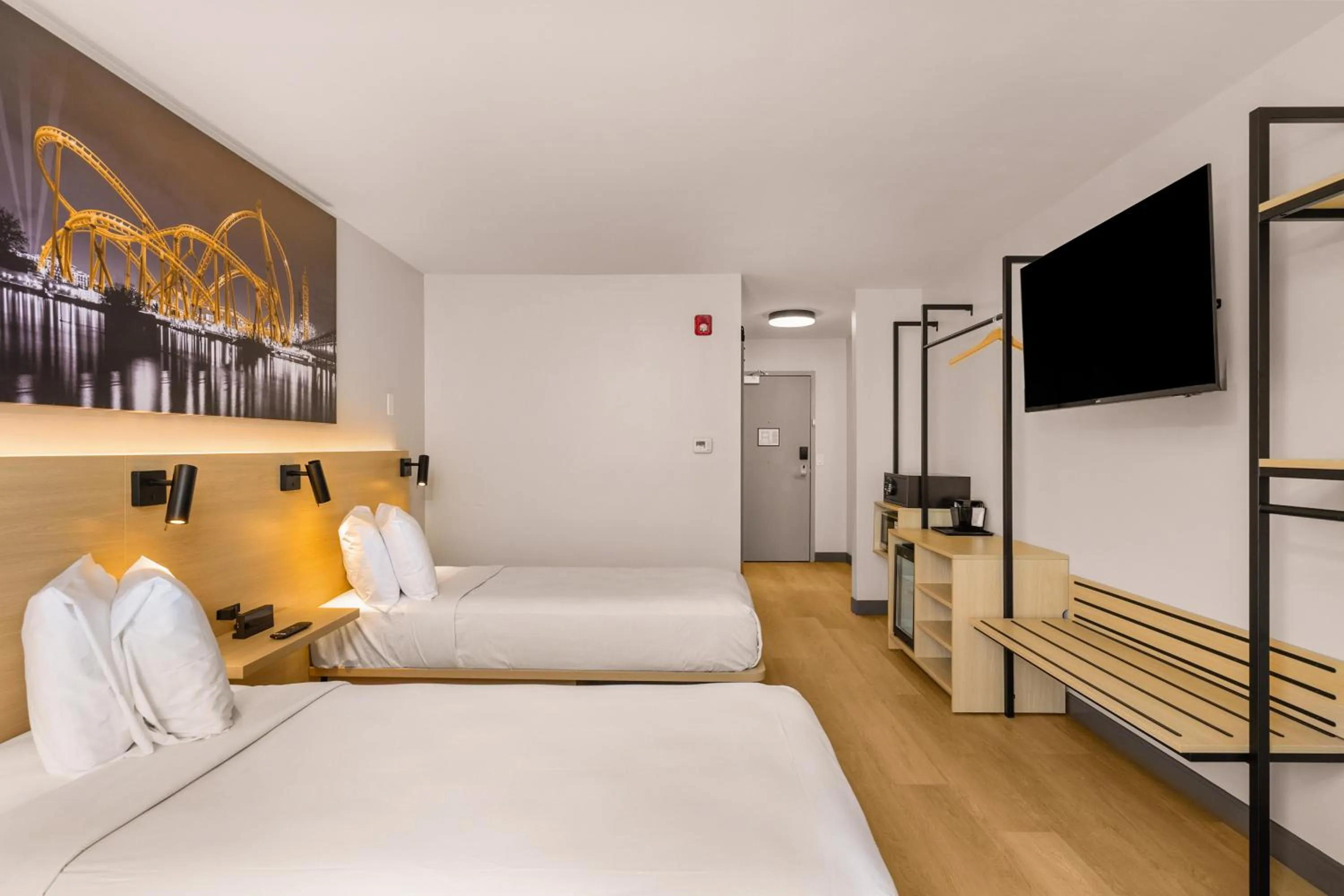 Bed in B&B HOTEL Orlando International Drive near Universal - Newly Renovated!