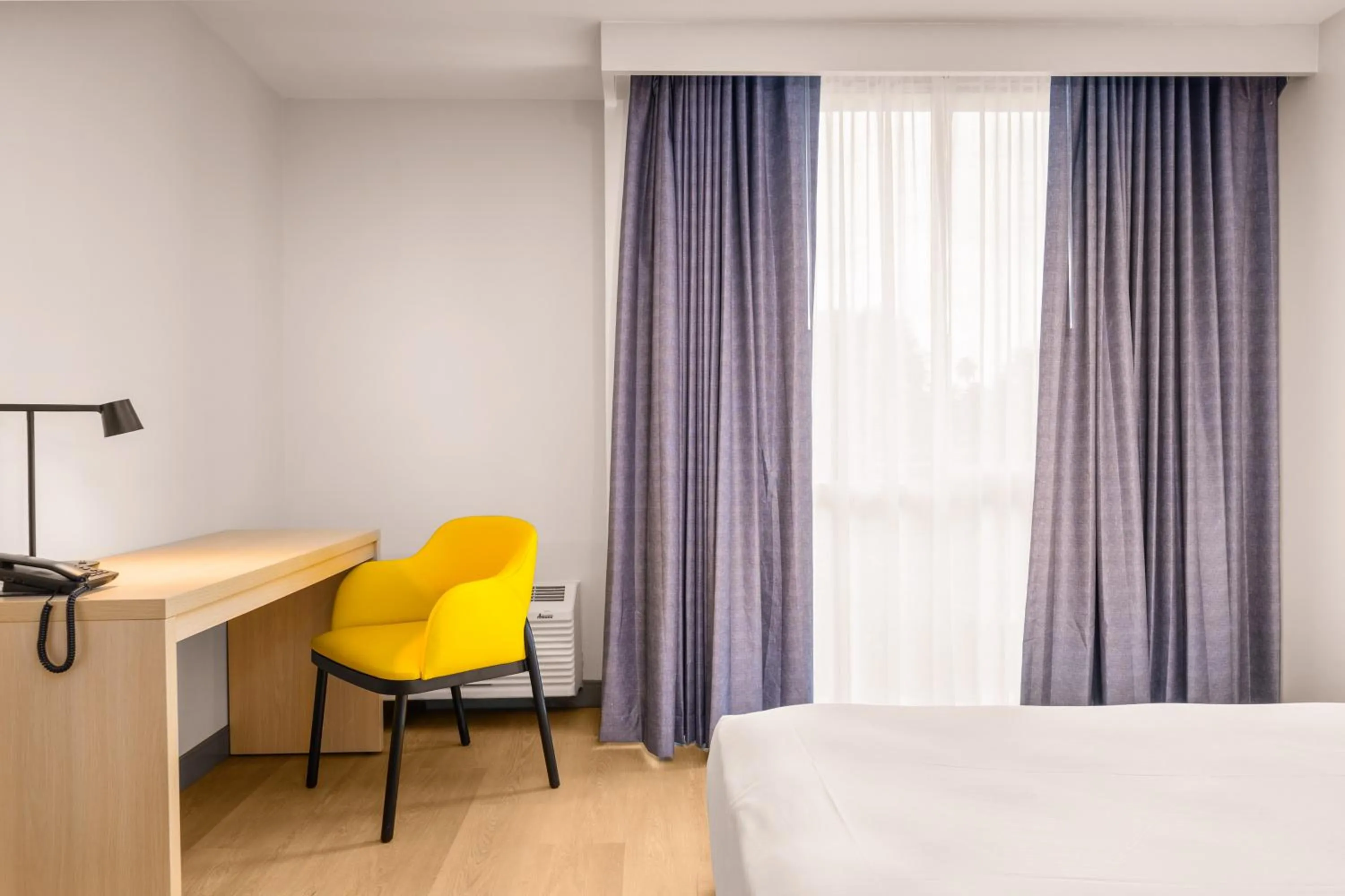 Bed in B&B HOTEL Orlando International Drive near Universal - Newly Renovated!