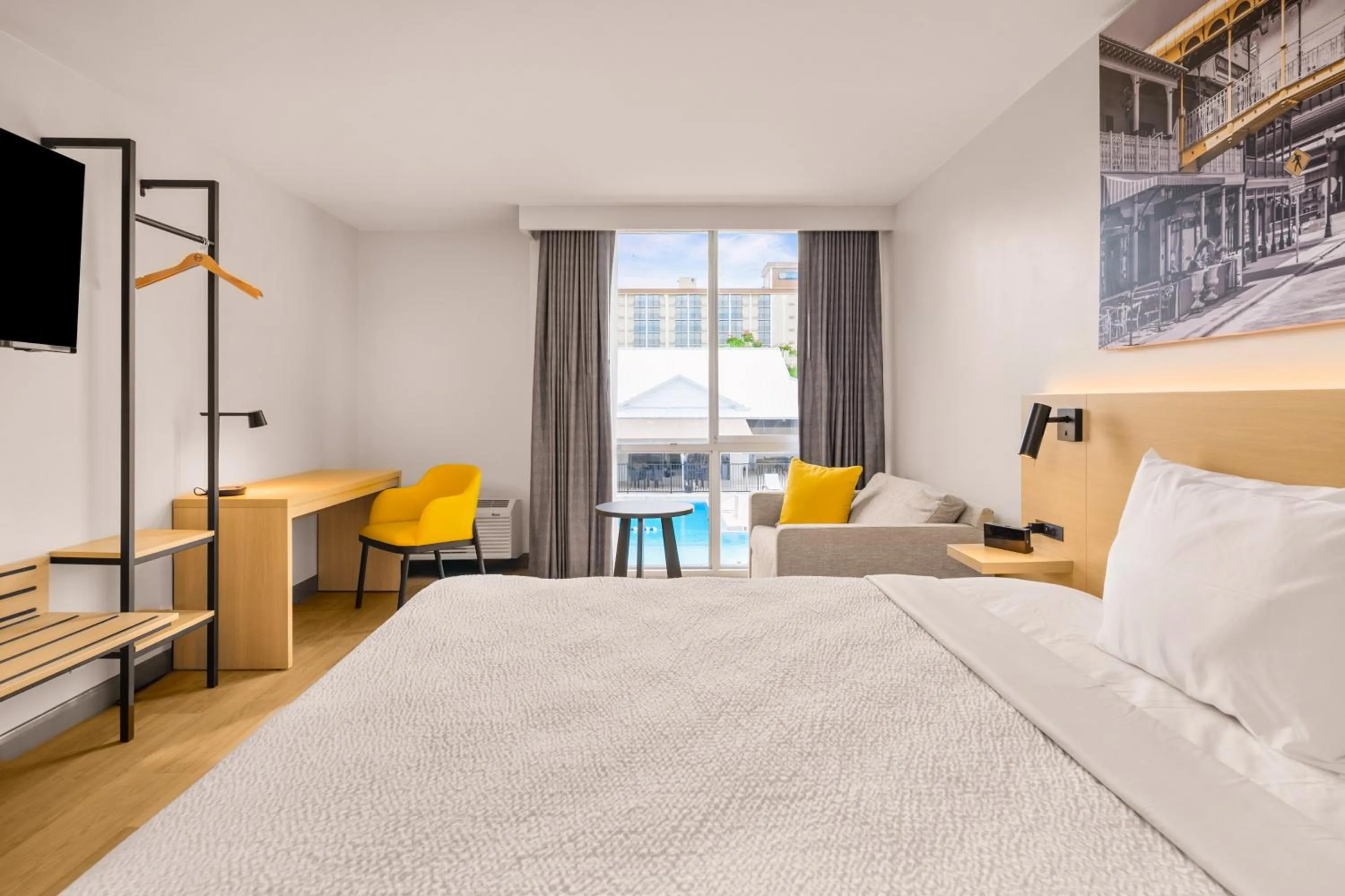 Bed in B&B HOTEL Orlando International Drive near Universal - Newly Renovated!