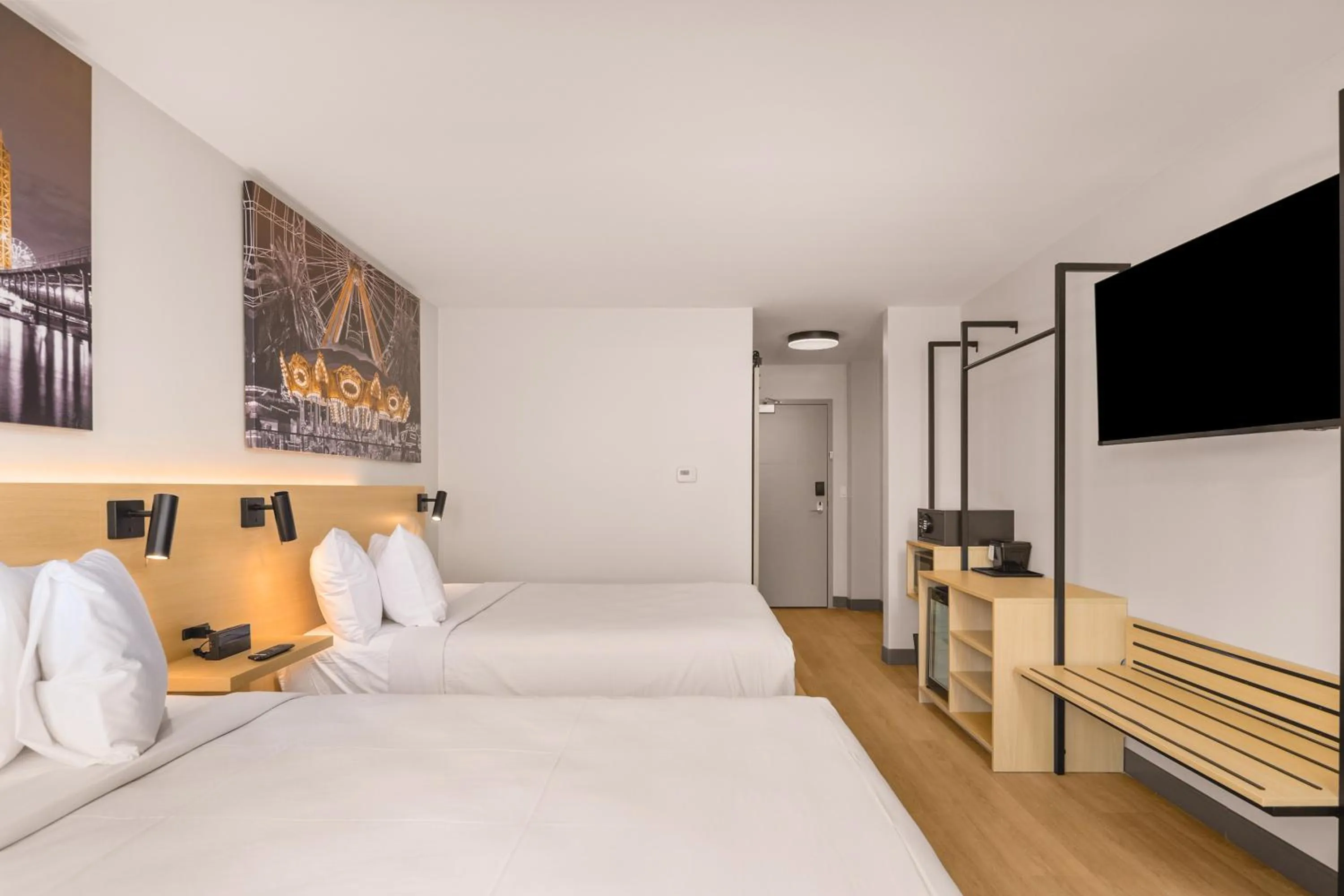 Bed in B&B HOTEL Orlando International Drive near Universal - Newly Renovated!