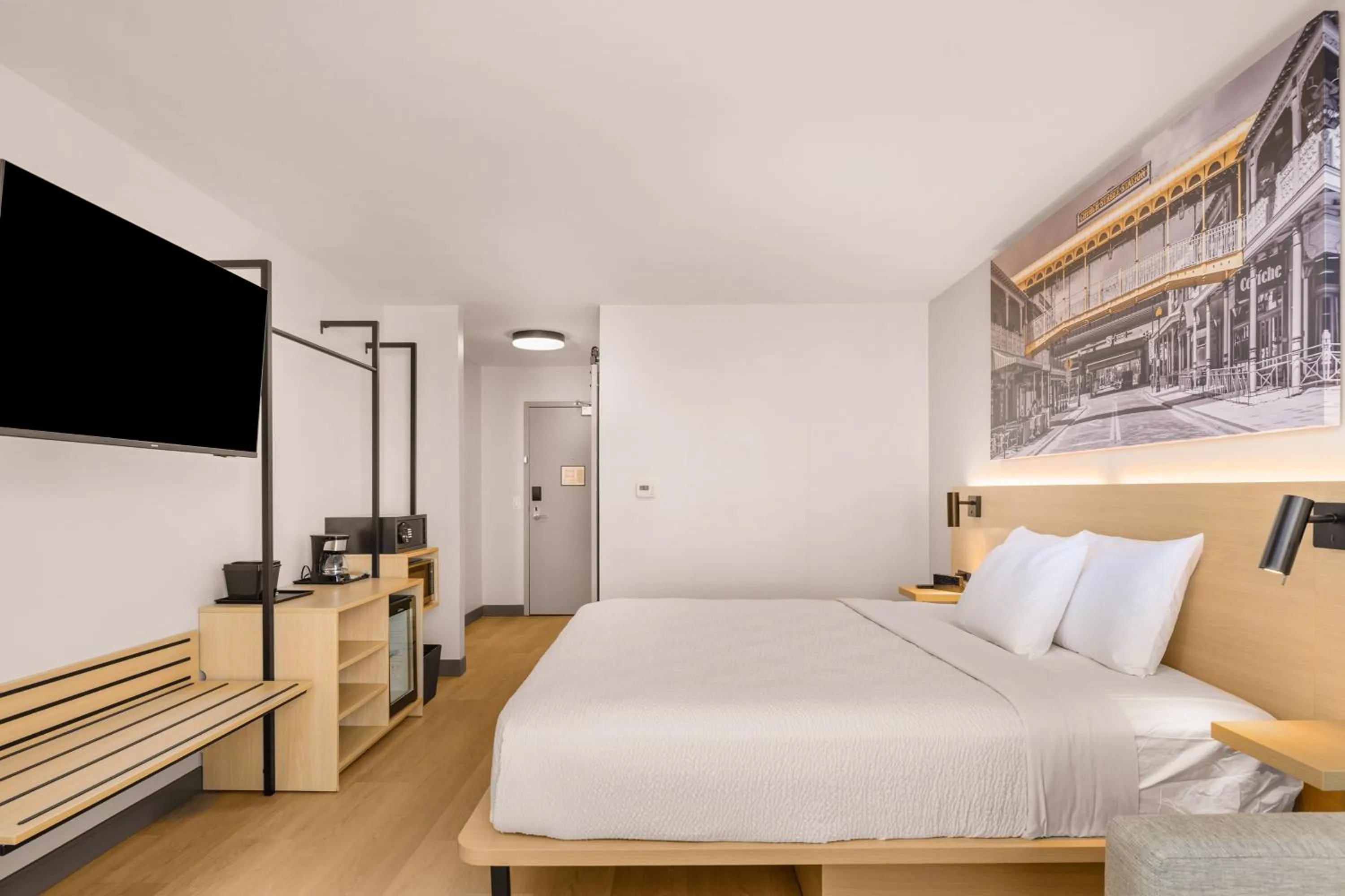 Bed in B&B HOTEL Orlando International Drive near Universal - Newly Renovated!