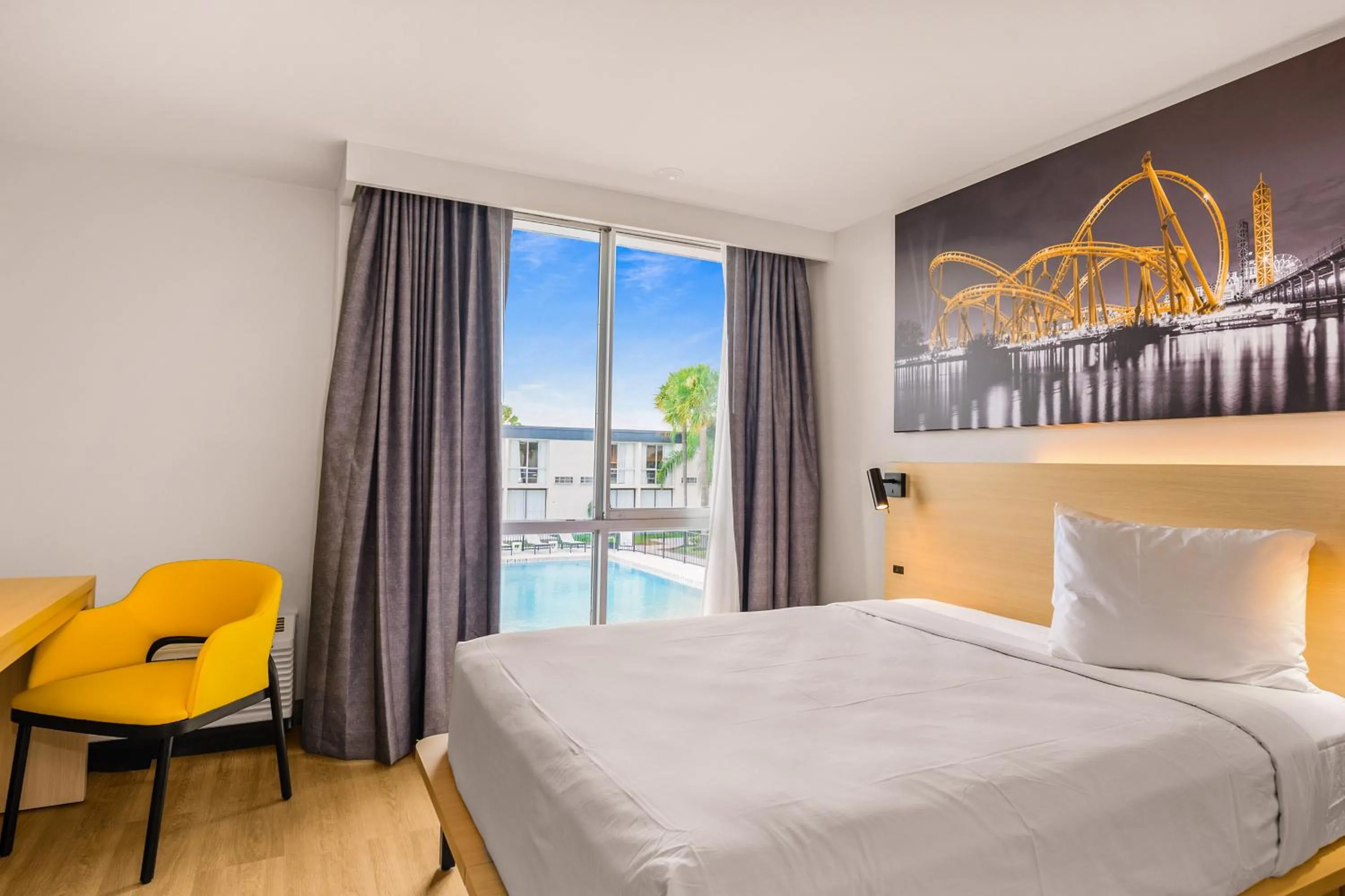 Bed in B&B HOTEL Orlando International Drive near Universal - Newly Renovated!