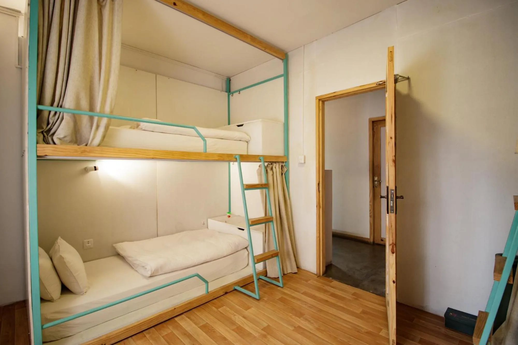 Photo of the whole room, Bed in Nextdoor Patan