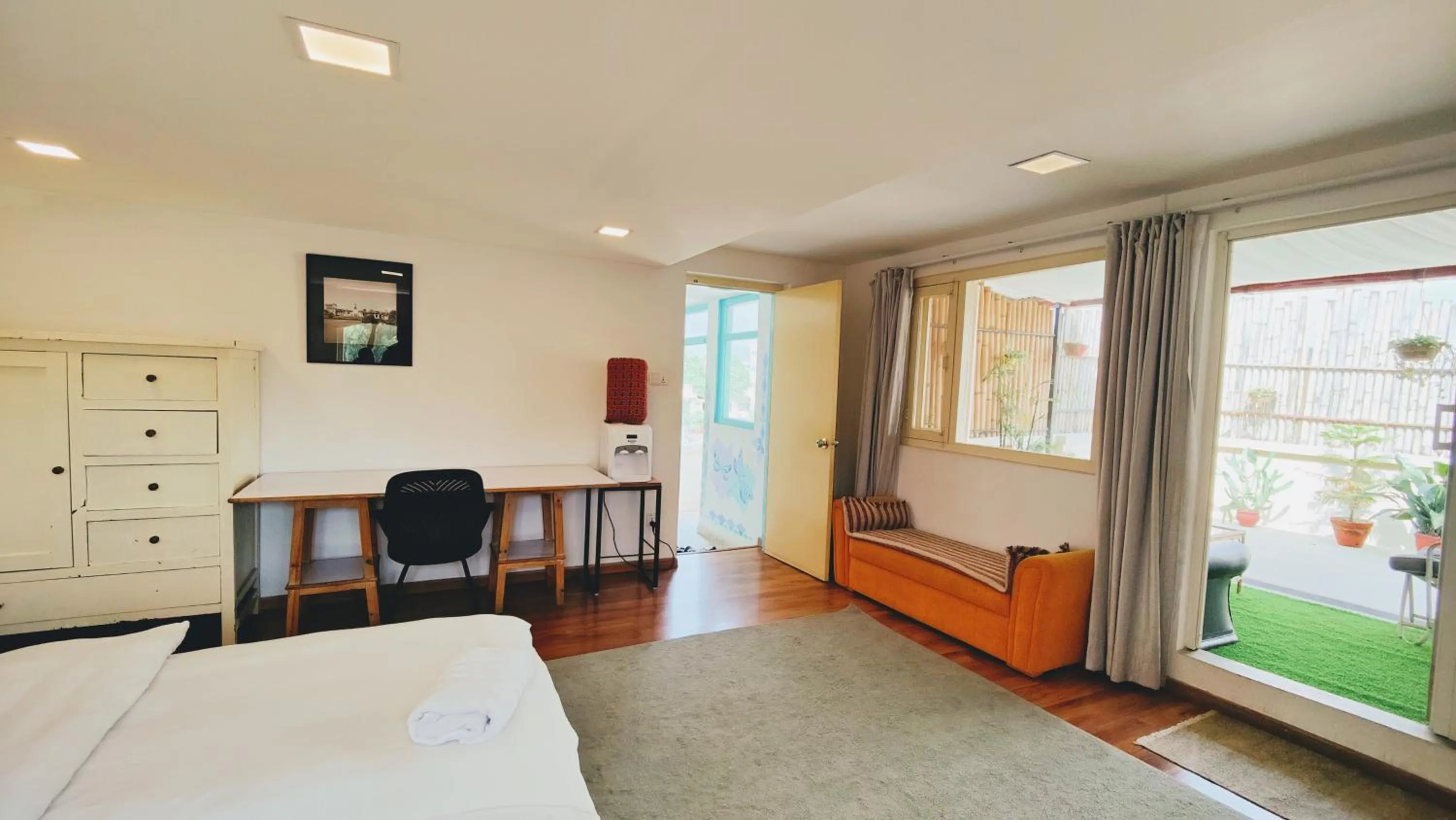 Photo of the whole room, Bed in Nextdoor Patan