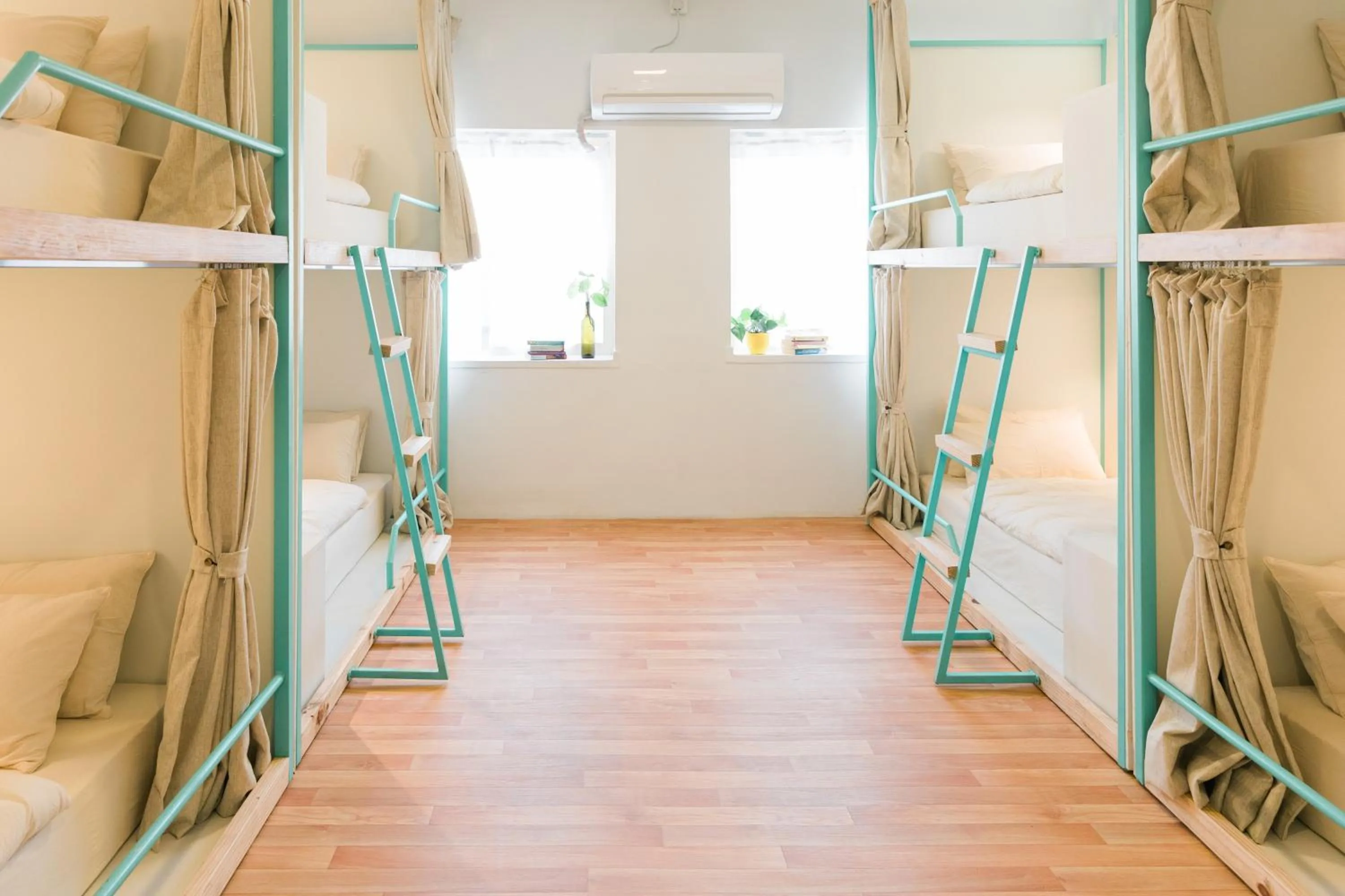 Photo of the whole room, Bed in Nextdoor Patan