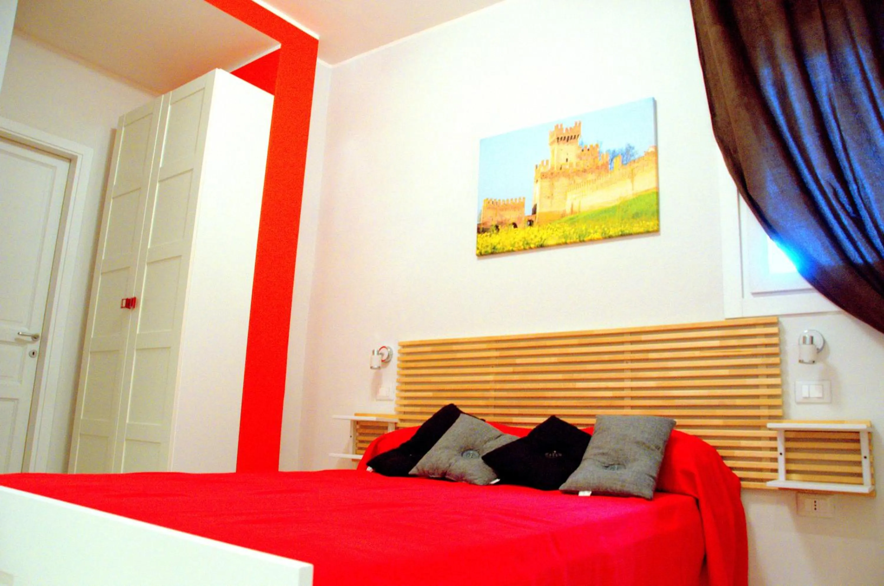 Photo of the whole room, Bed in La Villa di Montagnana