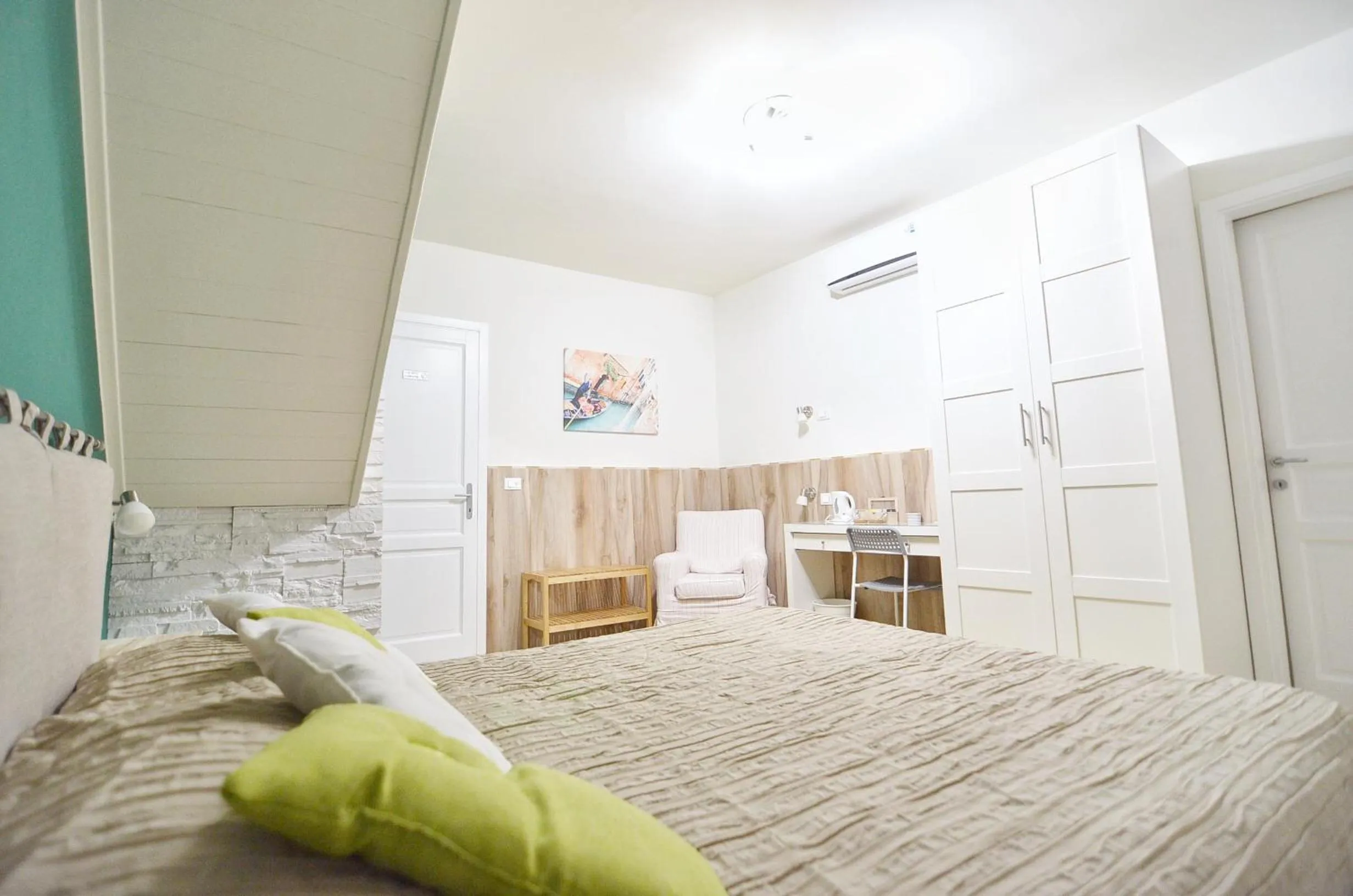 Photo of the whole room, Bed in La Villa di Montagnana