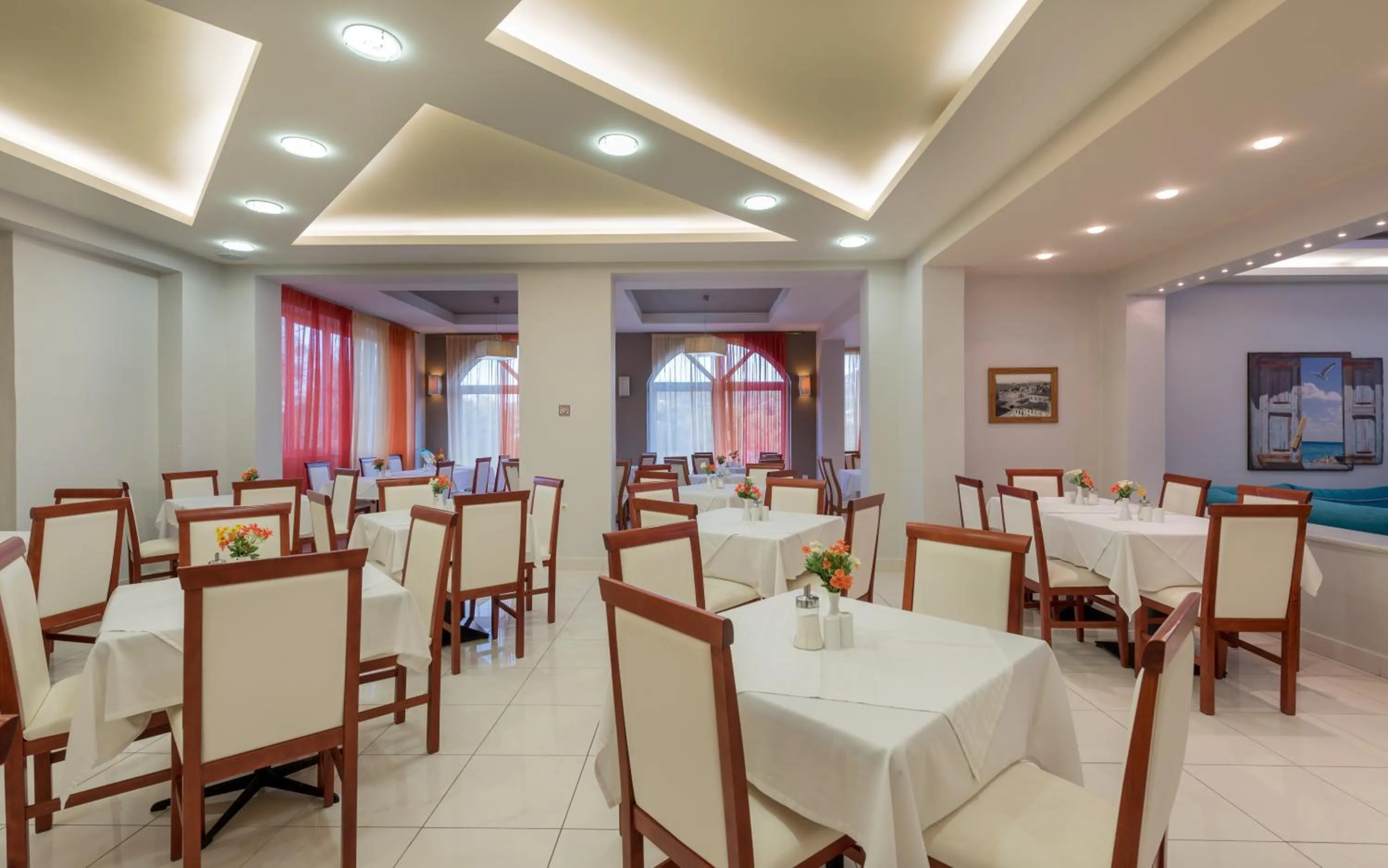 Property building in Dennys Inn Hotel