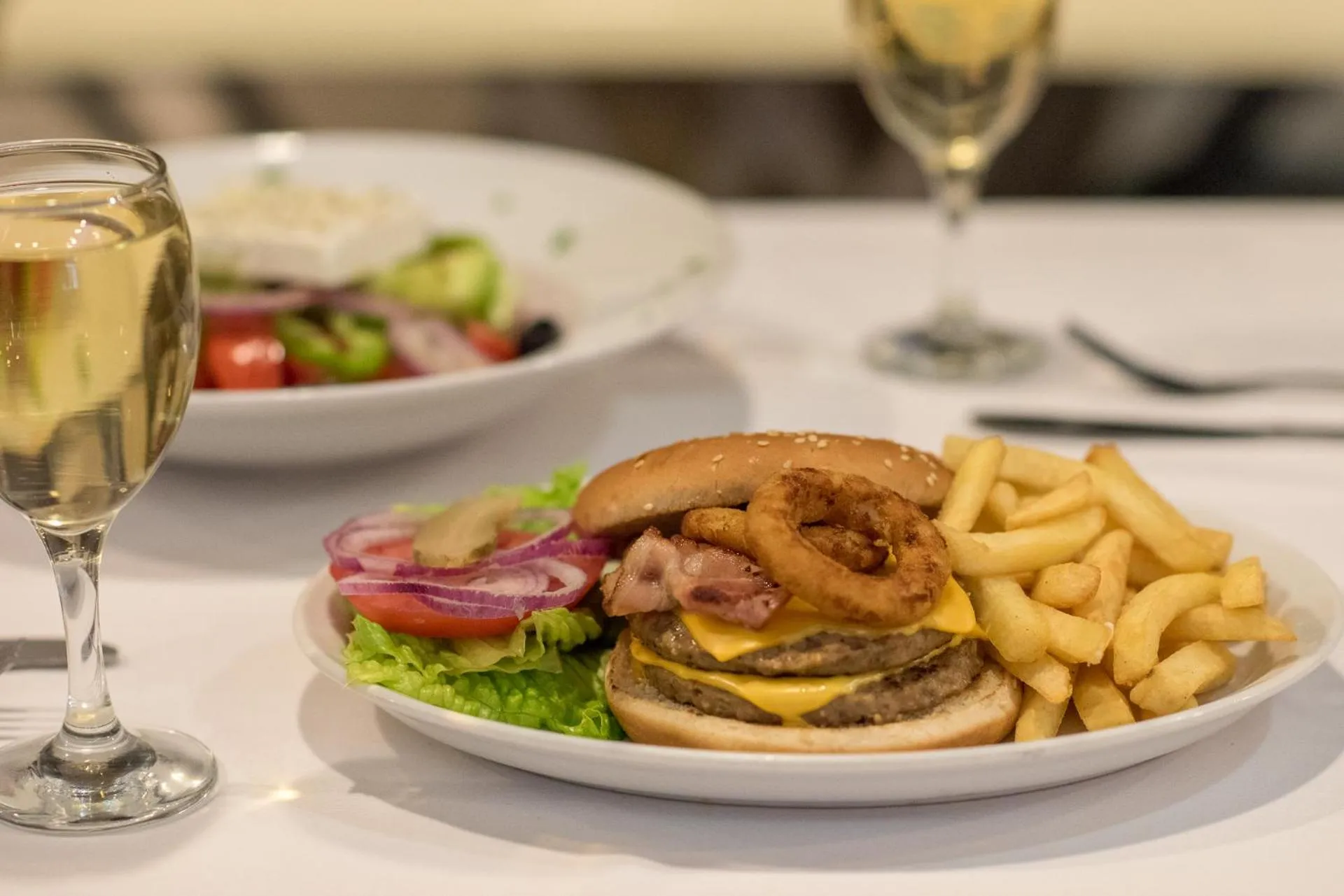 Restaurant/places to eat in Dennys Inn Hotel