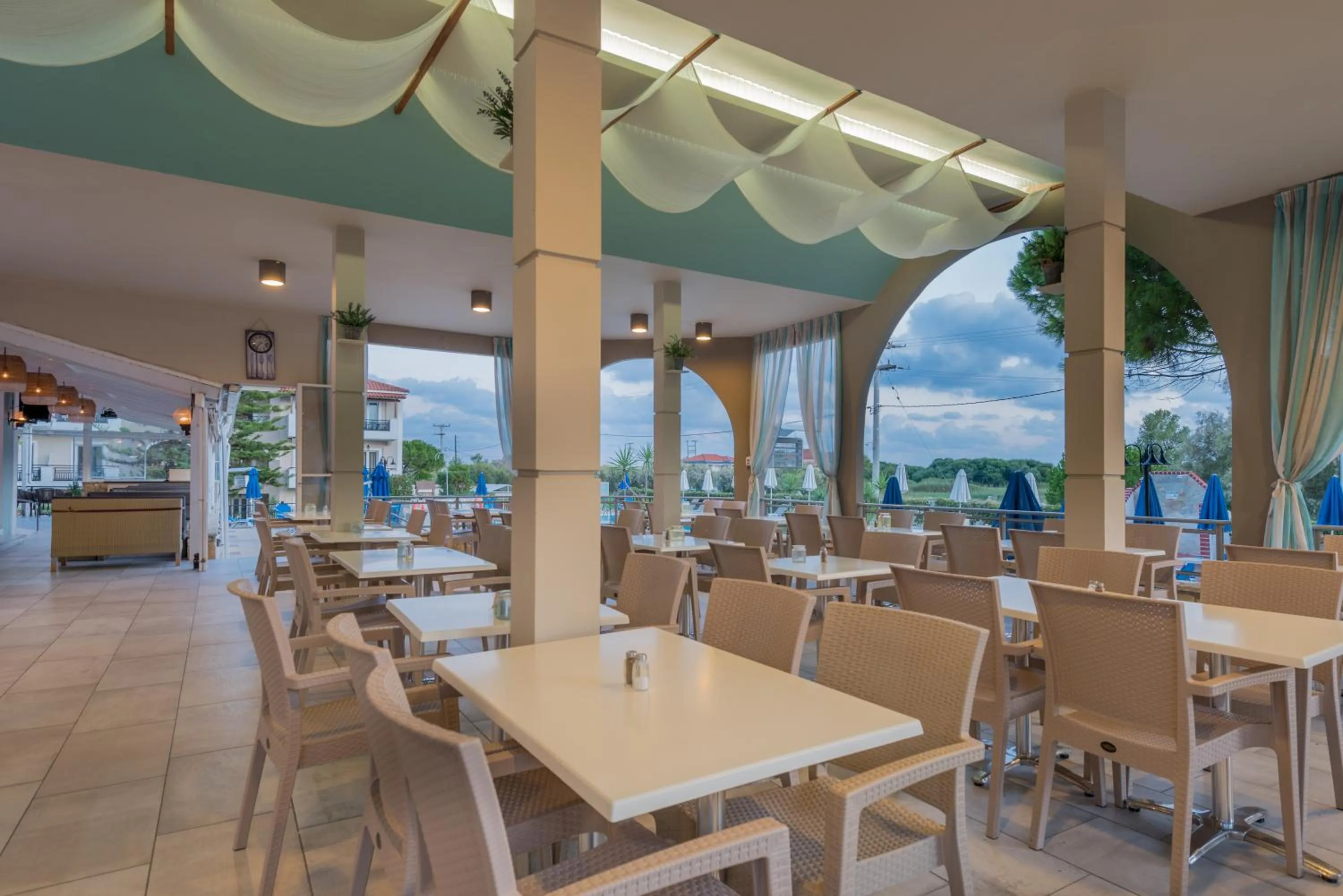 Property building in Dennys Inn Hotel