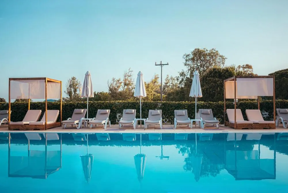 Property building in Dennys Inn Hotel