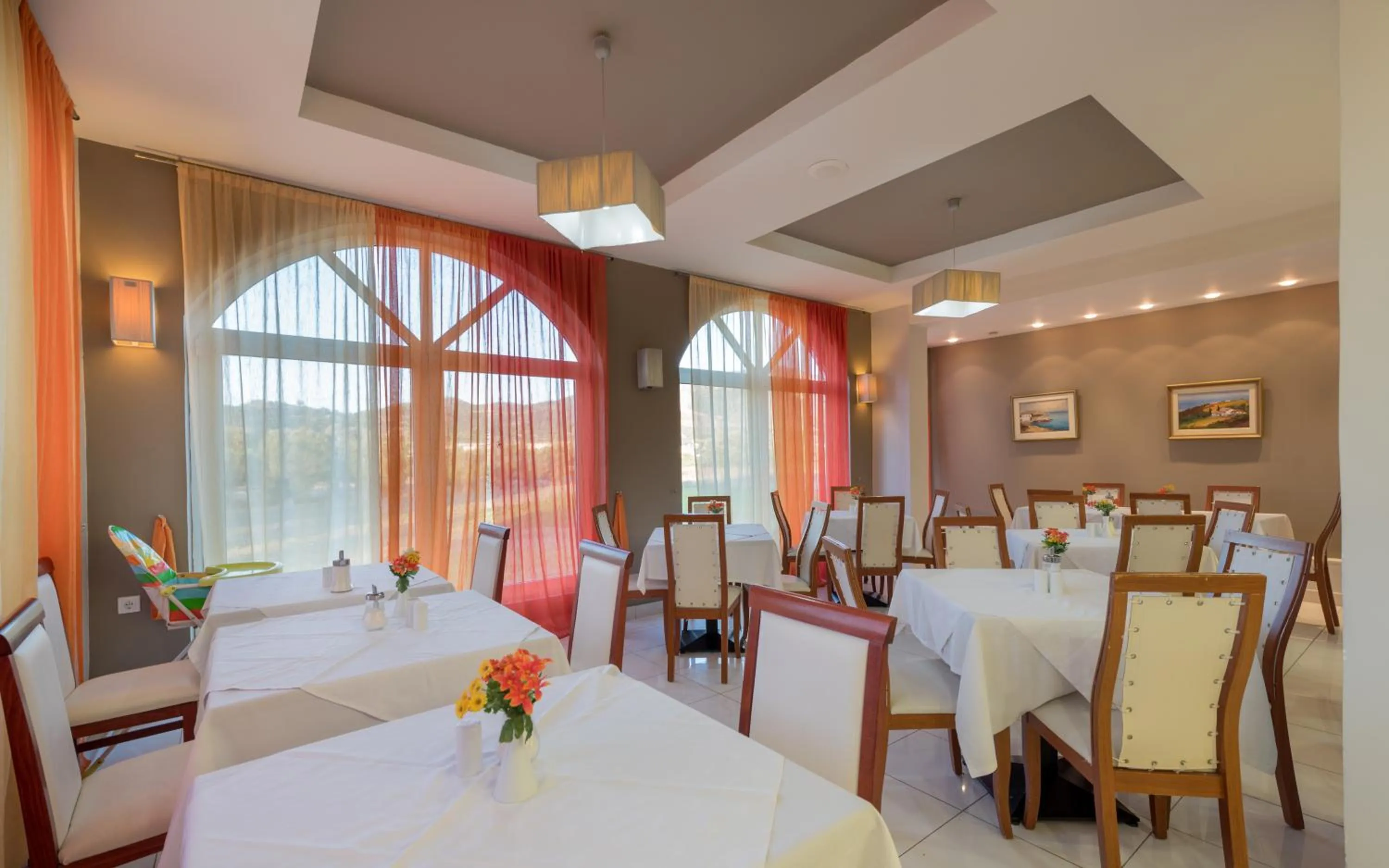 Restaurant/places to eat in Dennys Inn Hotel