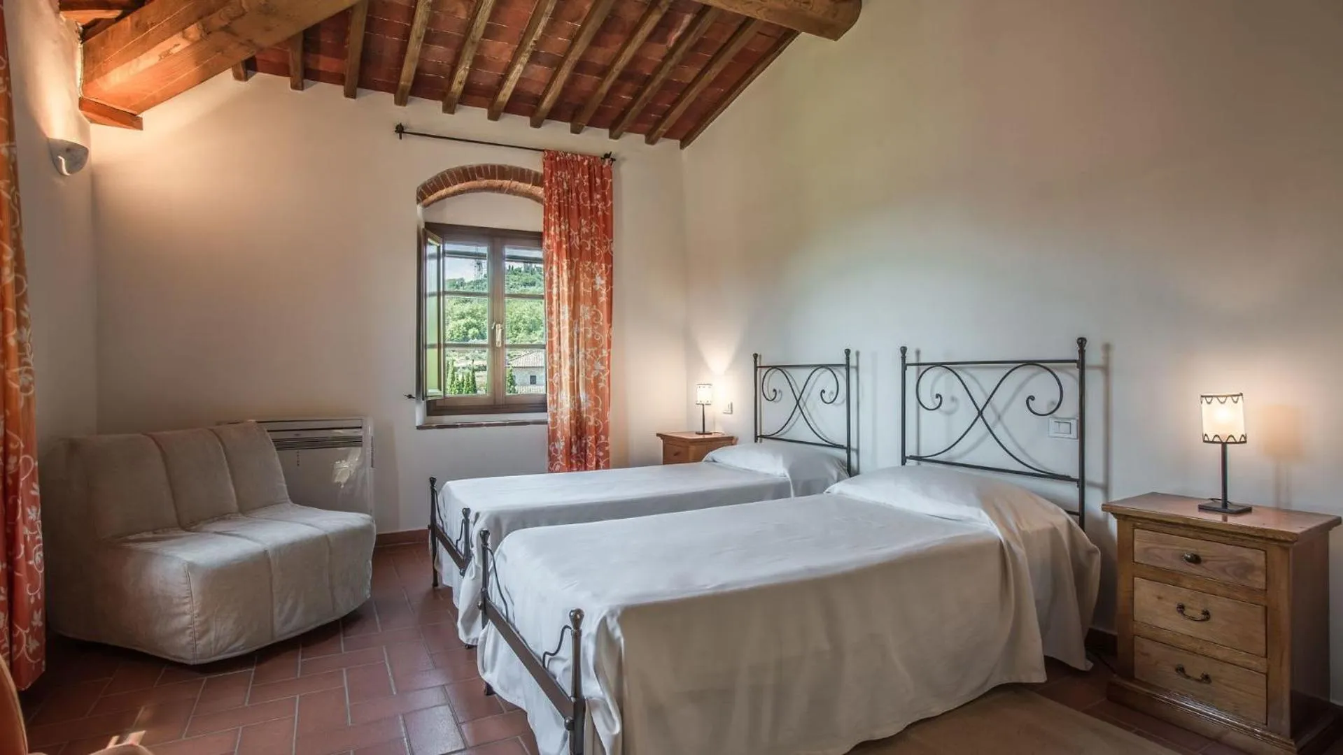 Bed in Poggio Cennina Resort