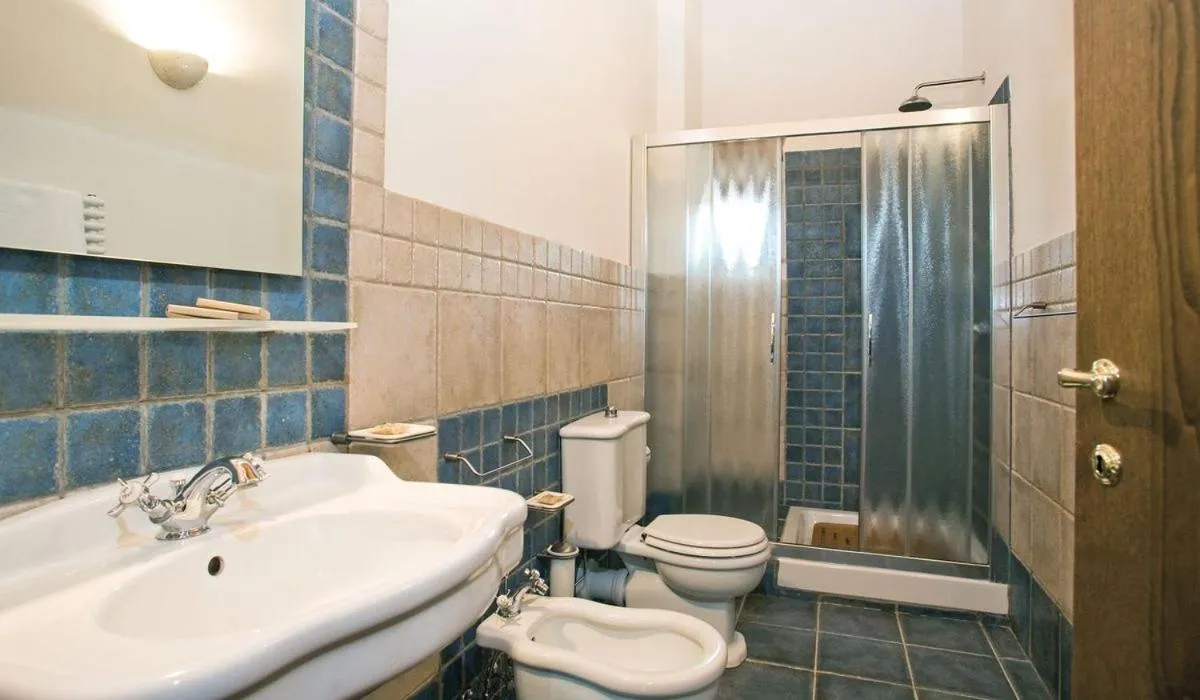 Shower in Poggio Cennina Resort