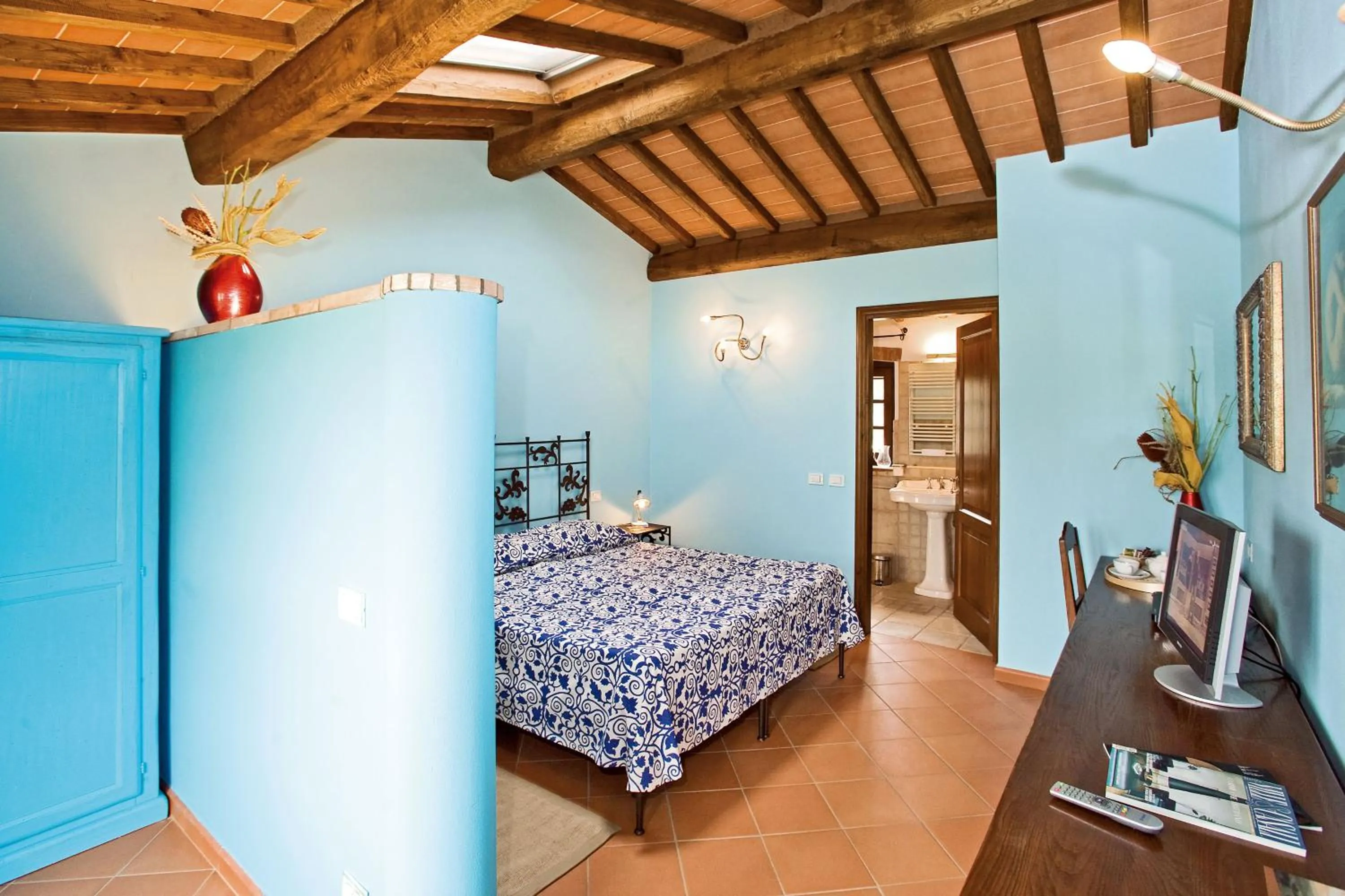 Bed in Poggio Cennina Resort